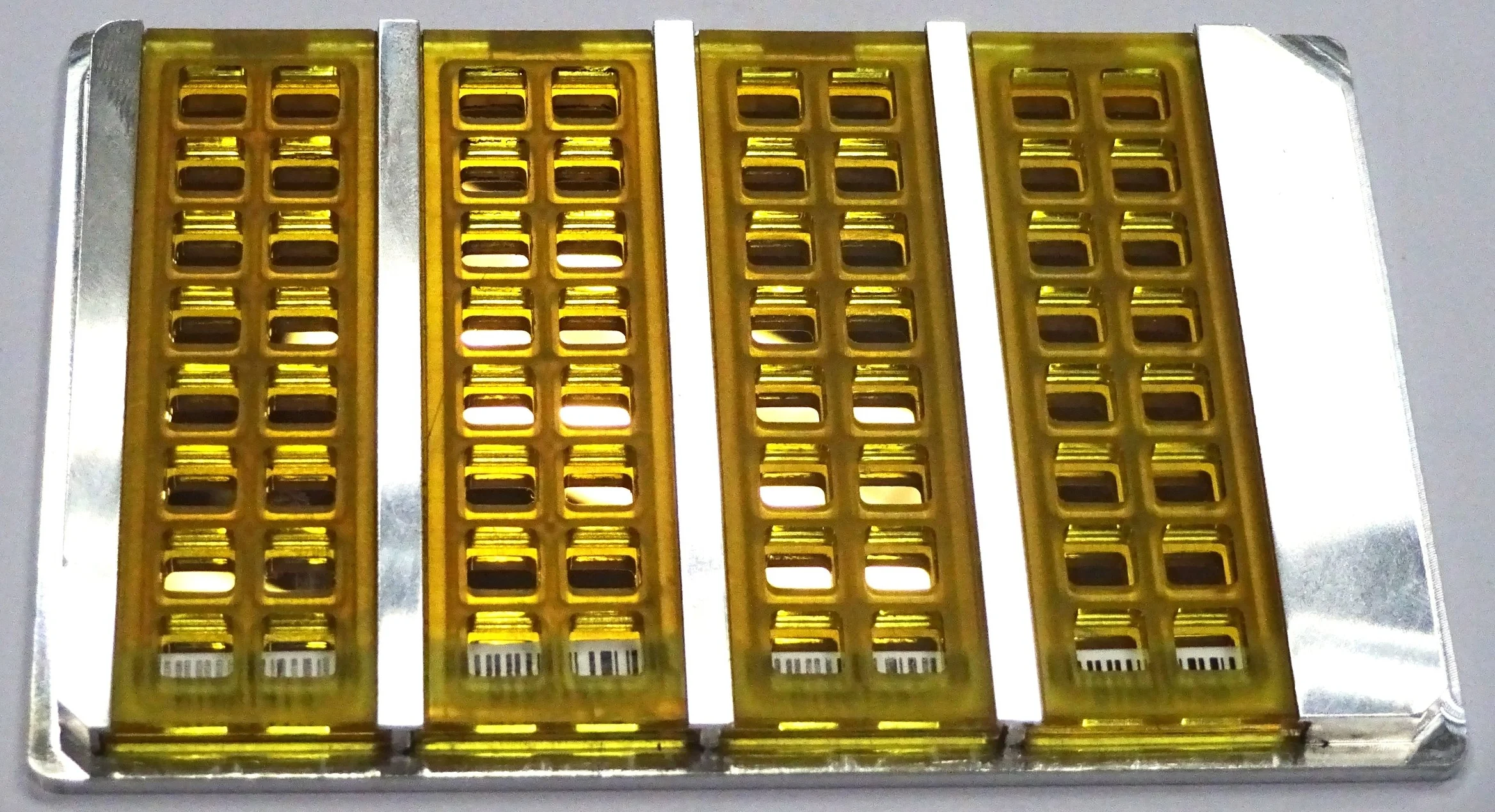 ELISA-like assay plate consisting of 4 pGOLD slides