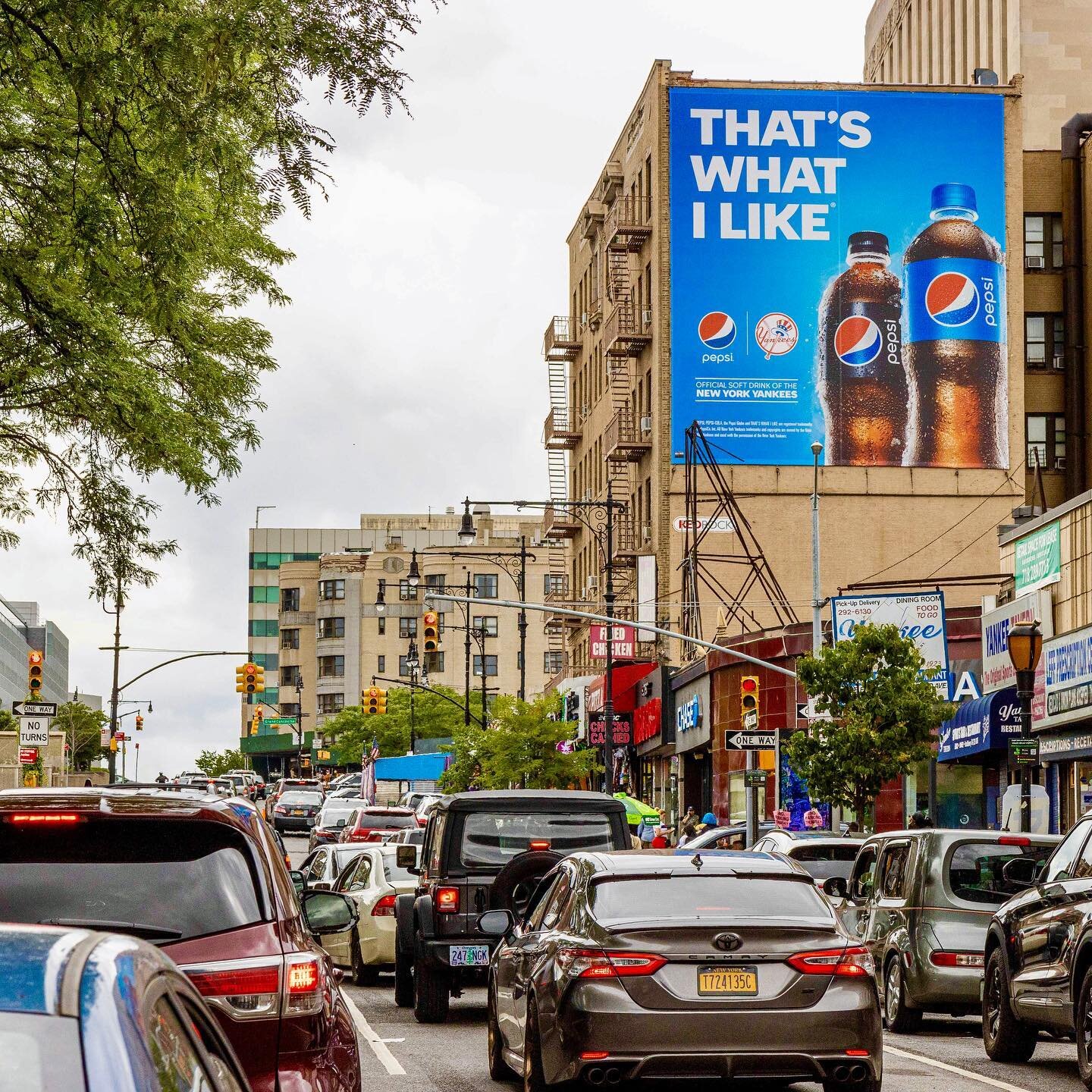 Official soft drink of the New York Yankees hit a home run right to our Yankee Stadium wallscape ⚾️🏟

#pepsi #outdoormediagroup #newyorkyankees #yankees #yankeestadium #redrockoutdoor #billboard #ooh #outofhome #outdooradvertising #nyc #bhfyp