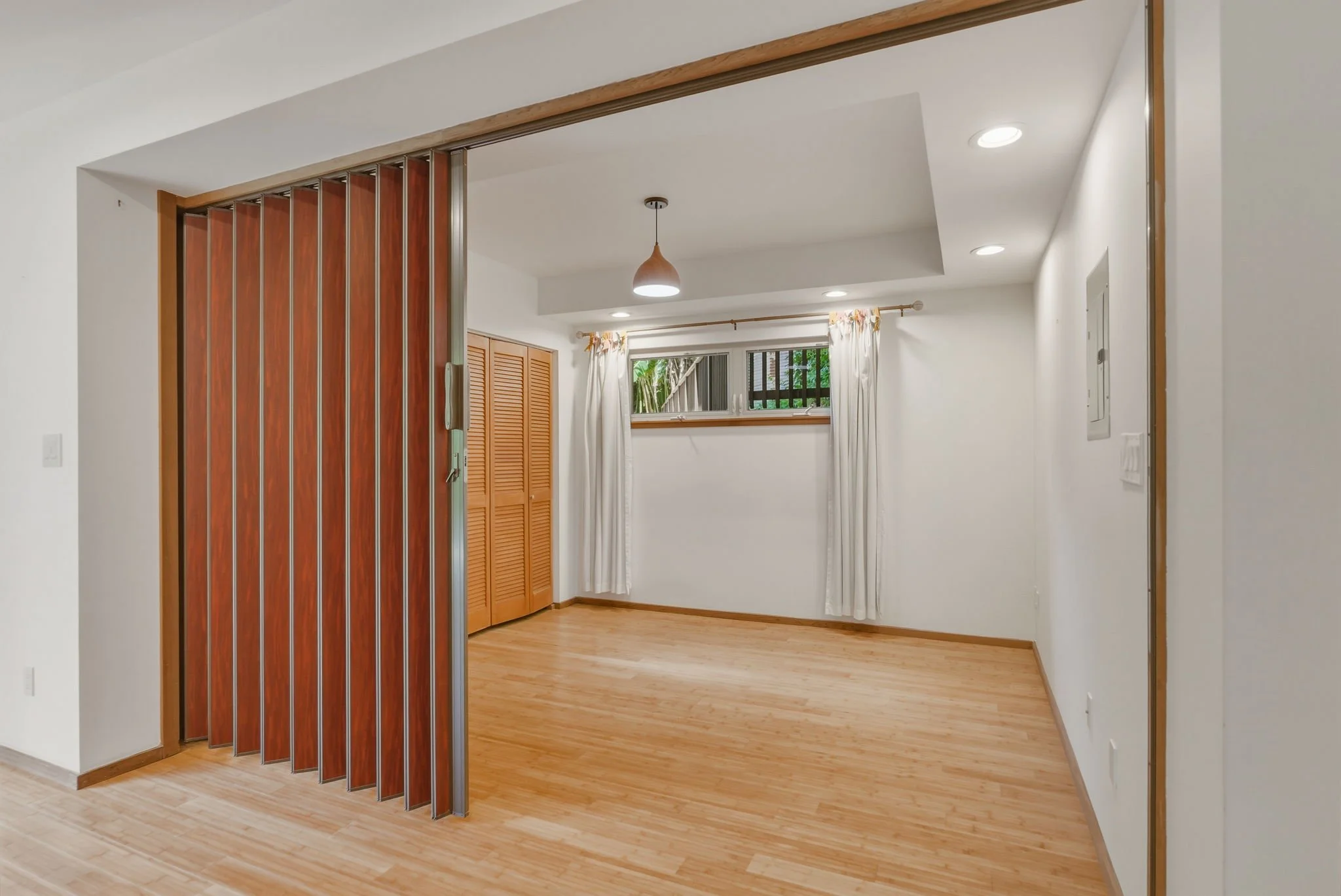 29-web-or-mls-Styron Photo 4142 Round Top Dr-2393.jpg