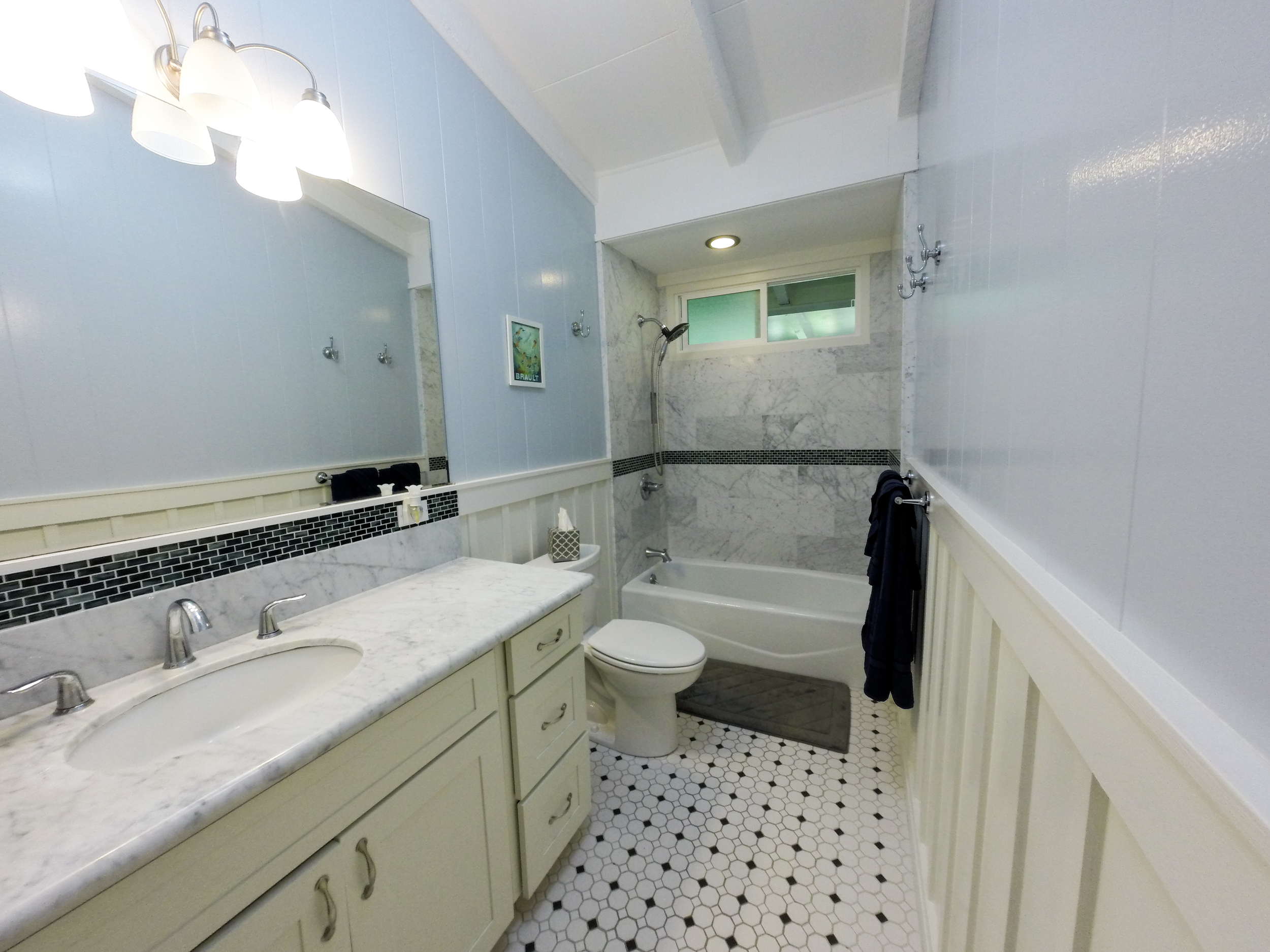GUEST BATH GOPR0549.jpg