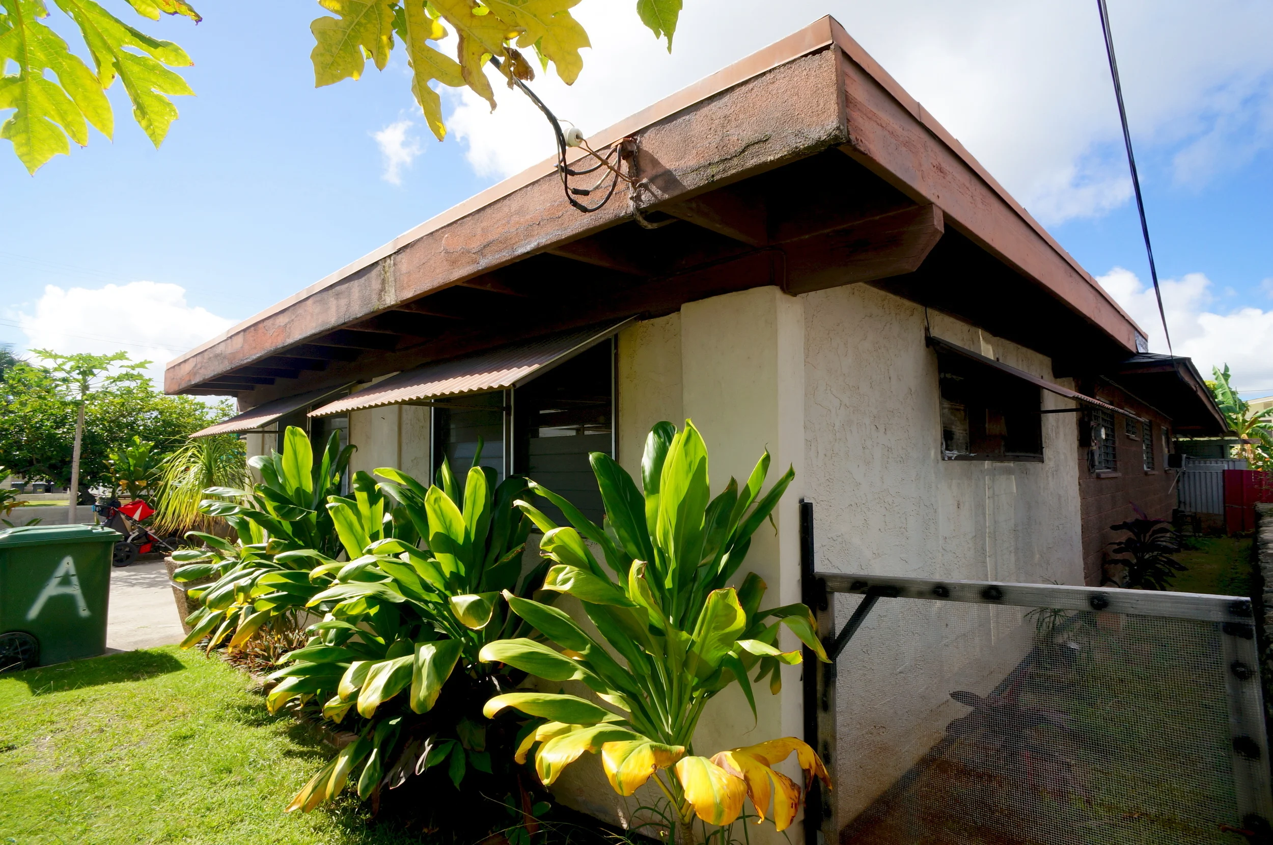 Front right corner.JPG