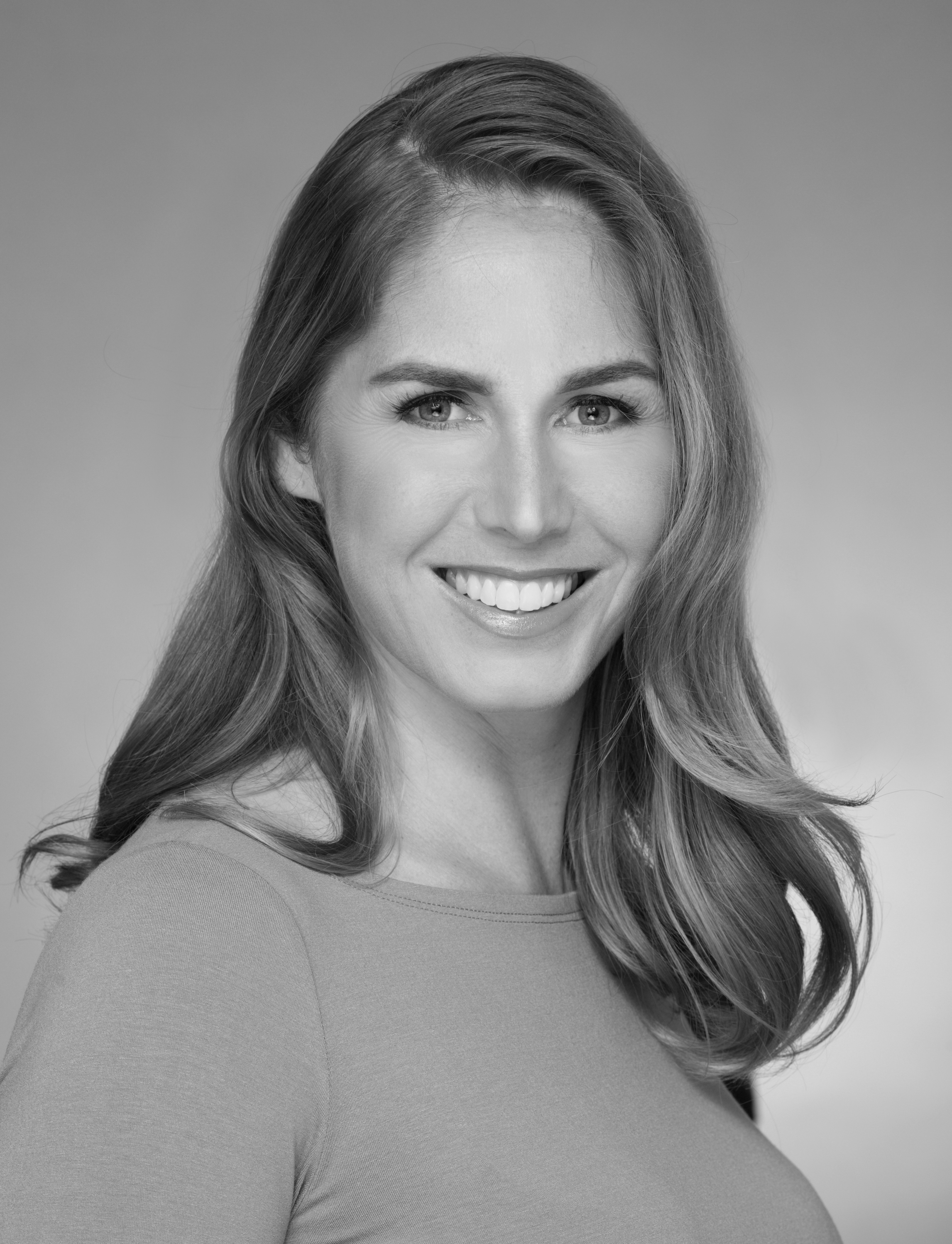 Ana Kuna Broker Headshot.jpg