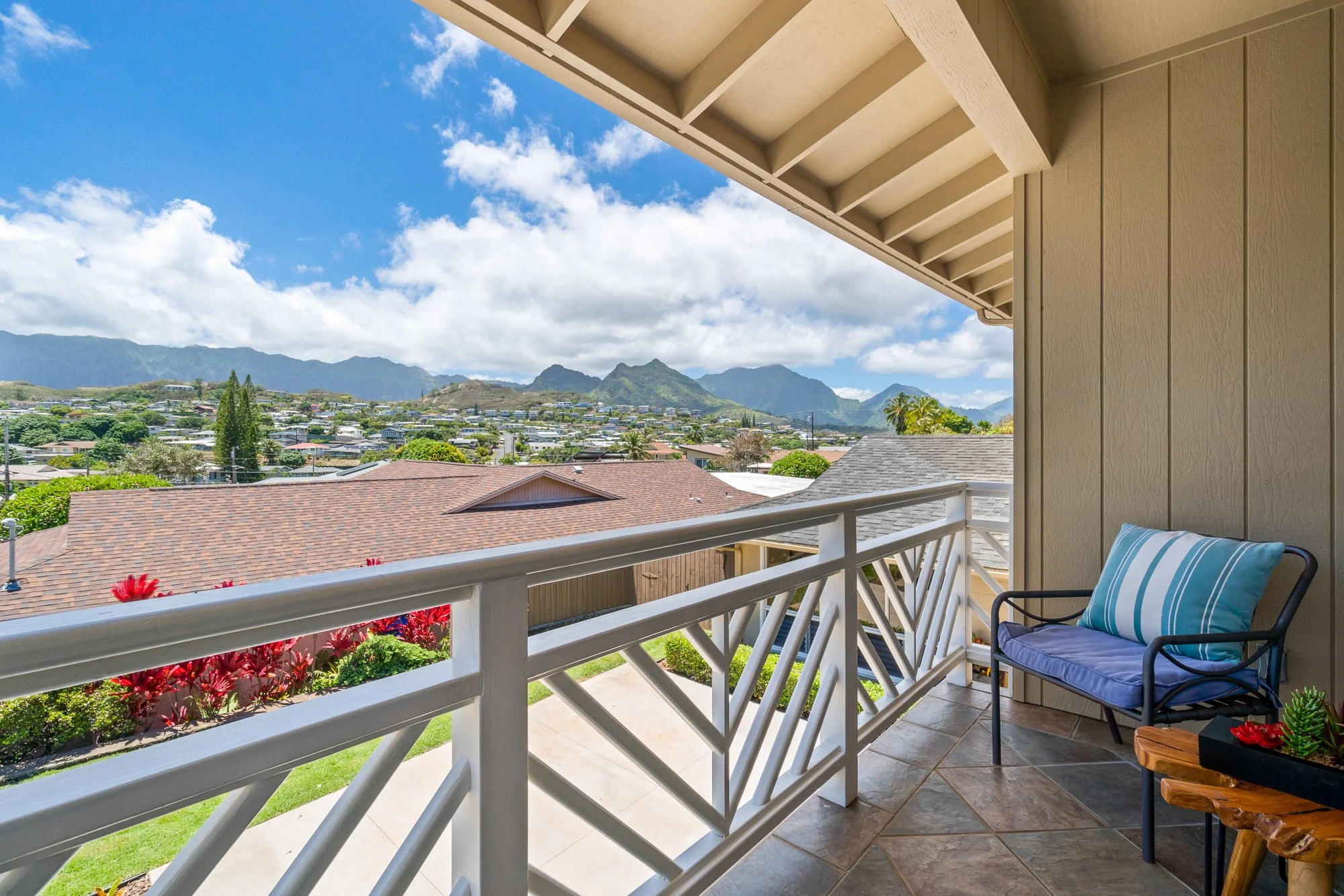 987 Apokula Street-5709.jpg