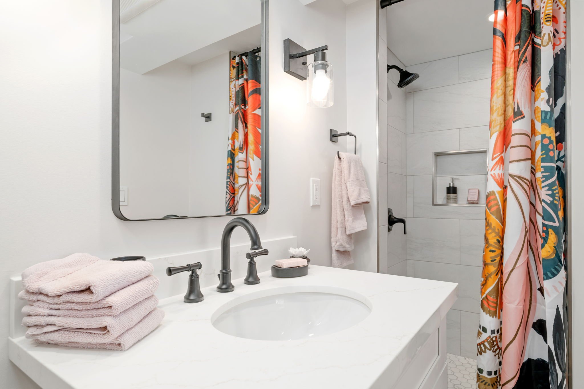 22-web-or-mls-Styron Photo 3036 Kahaloa Dr front-4136.jpg