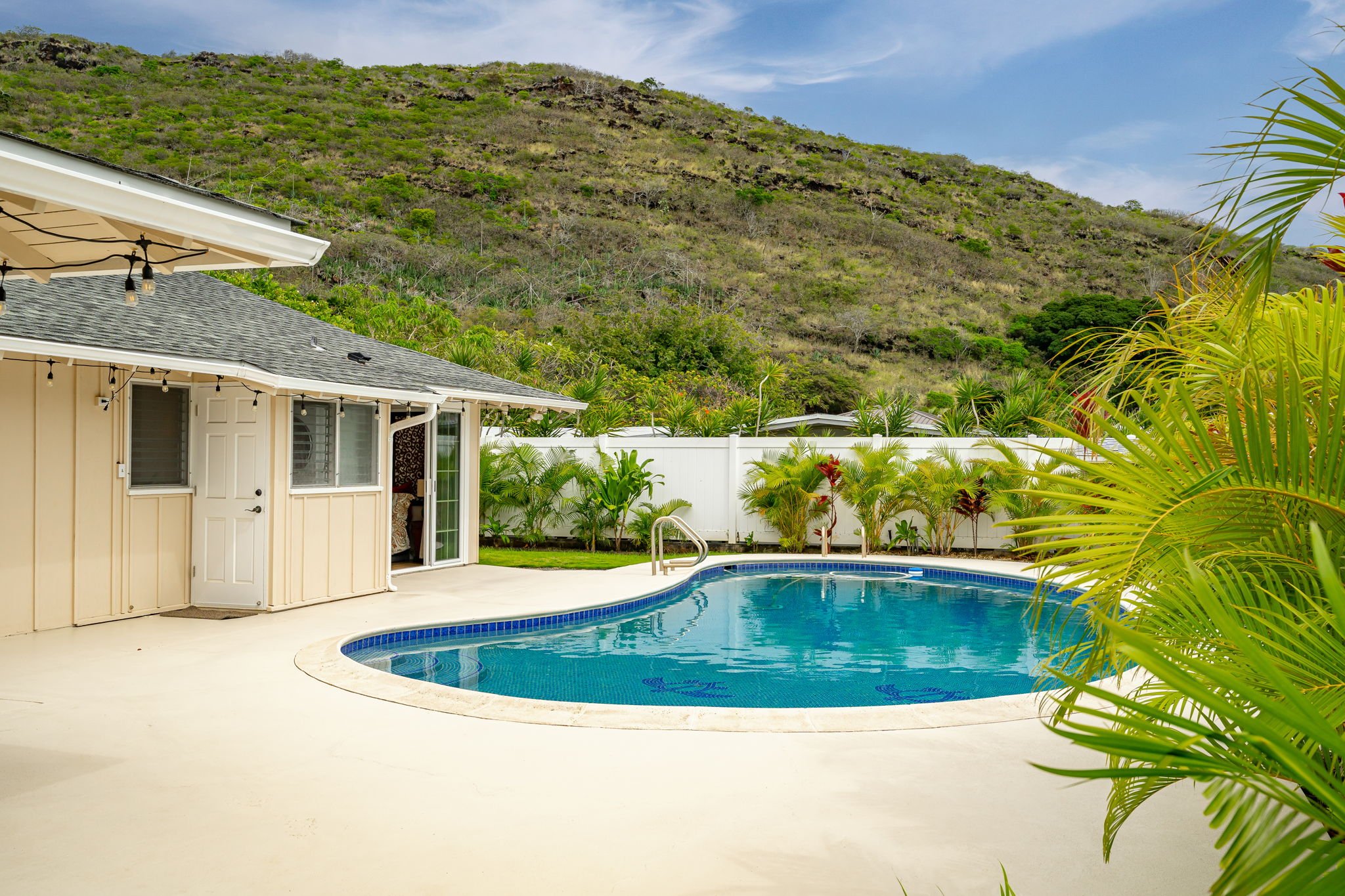 36-web-or-mls-Styron Photo 311 Puamamane St-9256-Edit.jpg