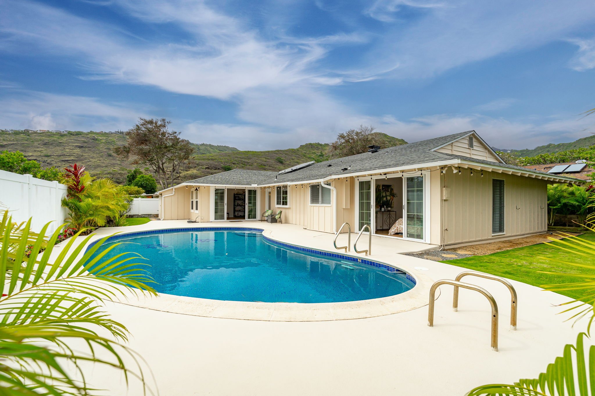 38-web-or-mls-Styron Photo 311 Puamamane St-9258-Edit.jpg