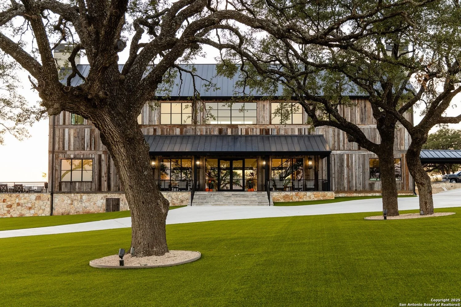 COMPASS CURATED - FEBRUARY 2025 - LUXURY LISTINGS NATIONWIDE 