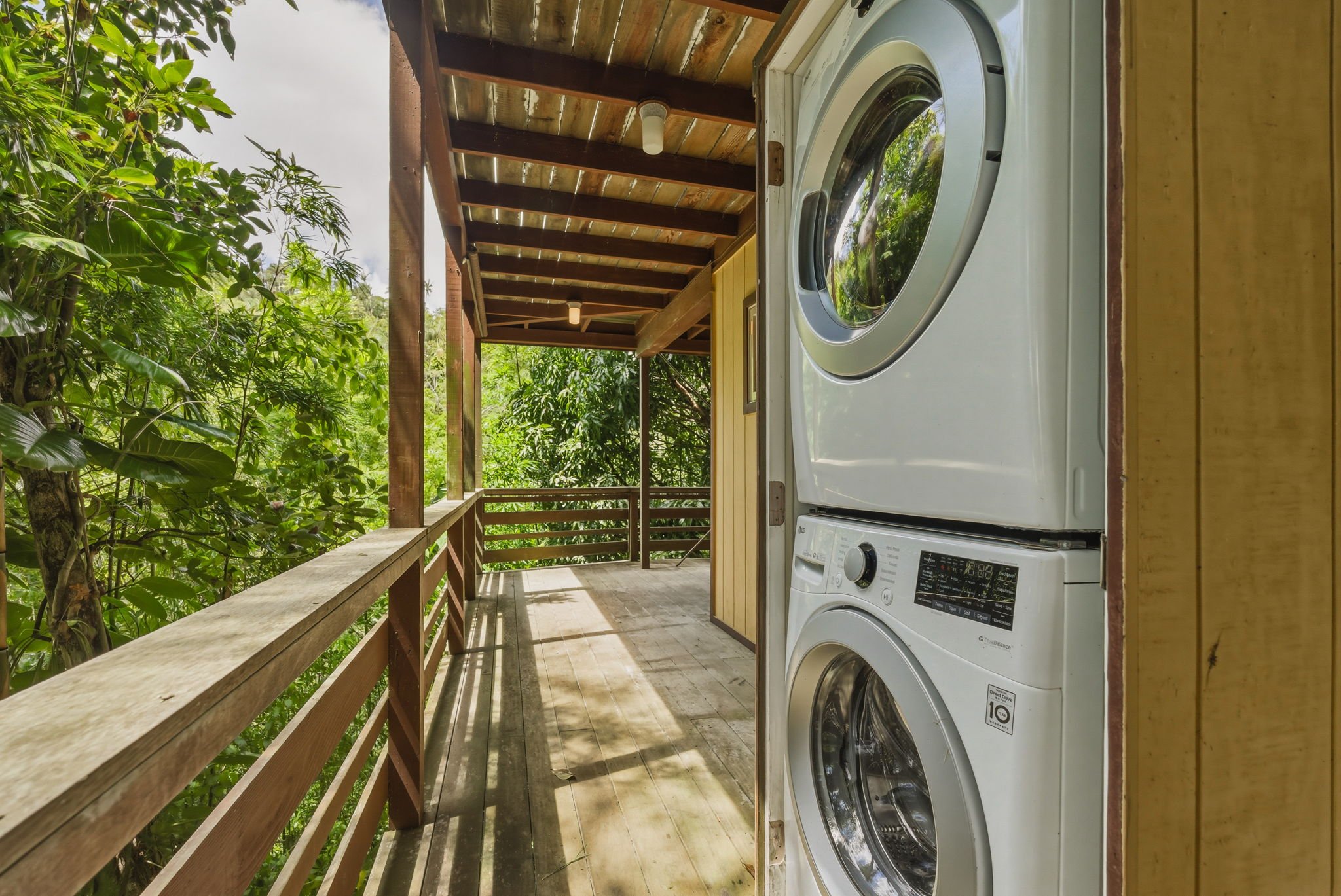 37-web-or-mls-Styron Photo 4142 Round Top Dr-2433.jpg