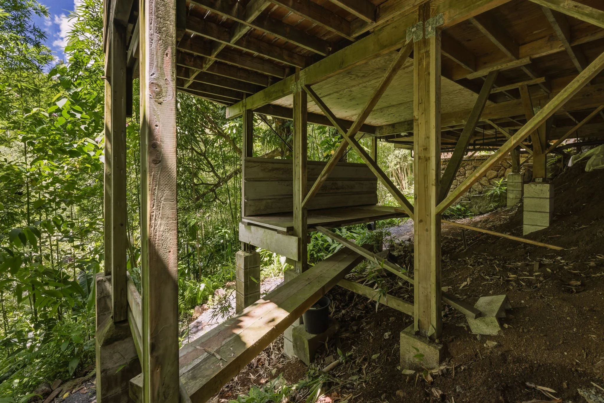 43-web-or-mls-Styron Photo 4142 Round Top Dr-2463.jpg