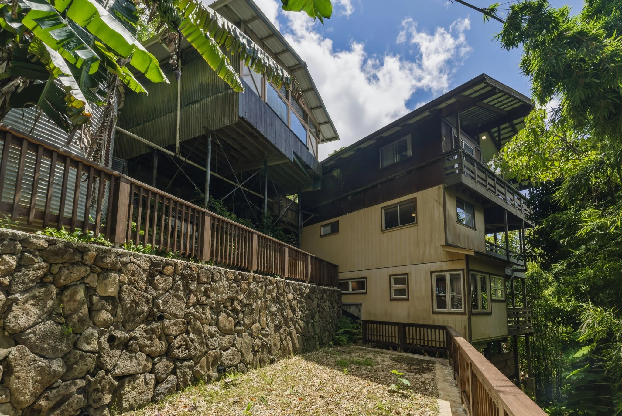 47-web-or-mls-Styron Photo 4142 Round Top Dr-2477.jpg