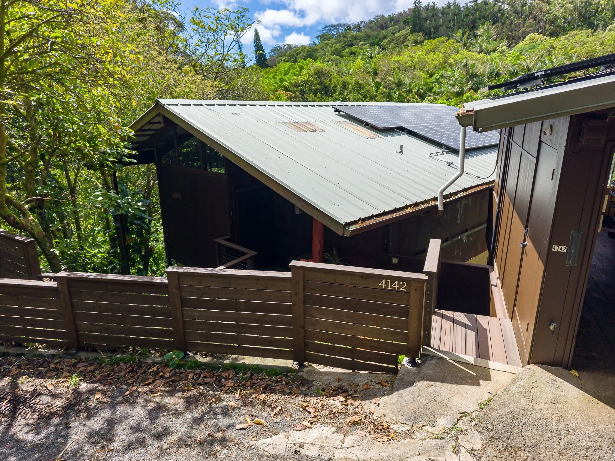 59-web-or-mls-Styron Photo 4142 Round Top Dr--3-HDR.jpg