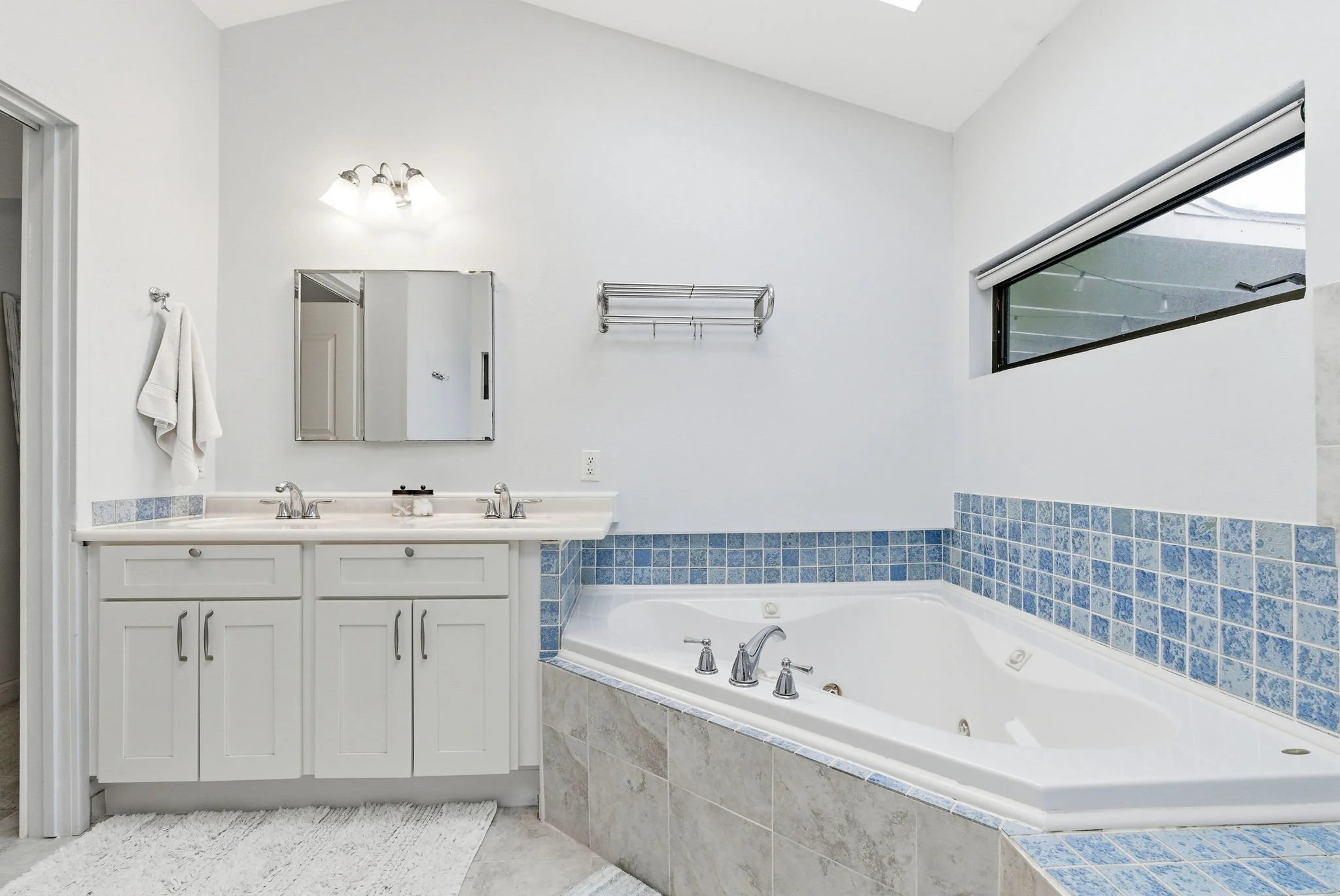 16-web-or-mls-Styron Photo 531 Kaiemi St-1750.jpg