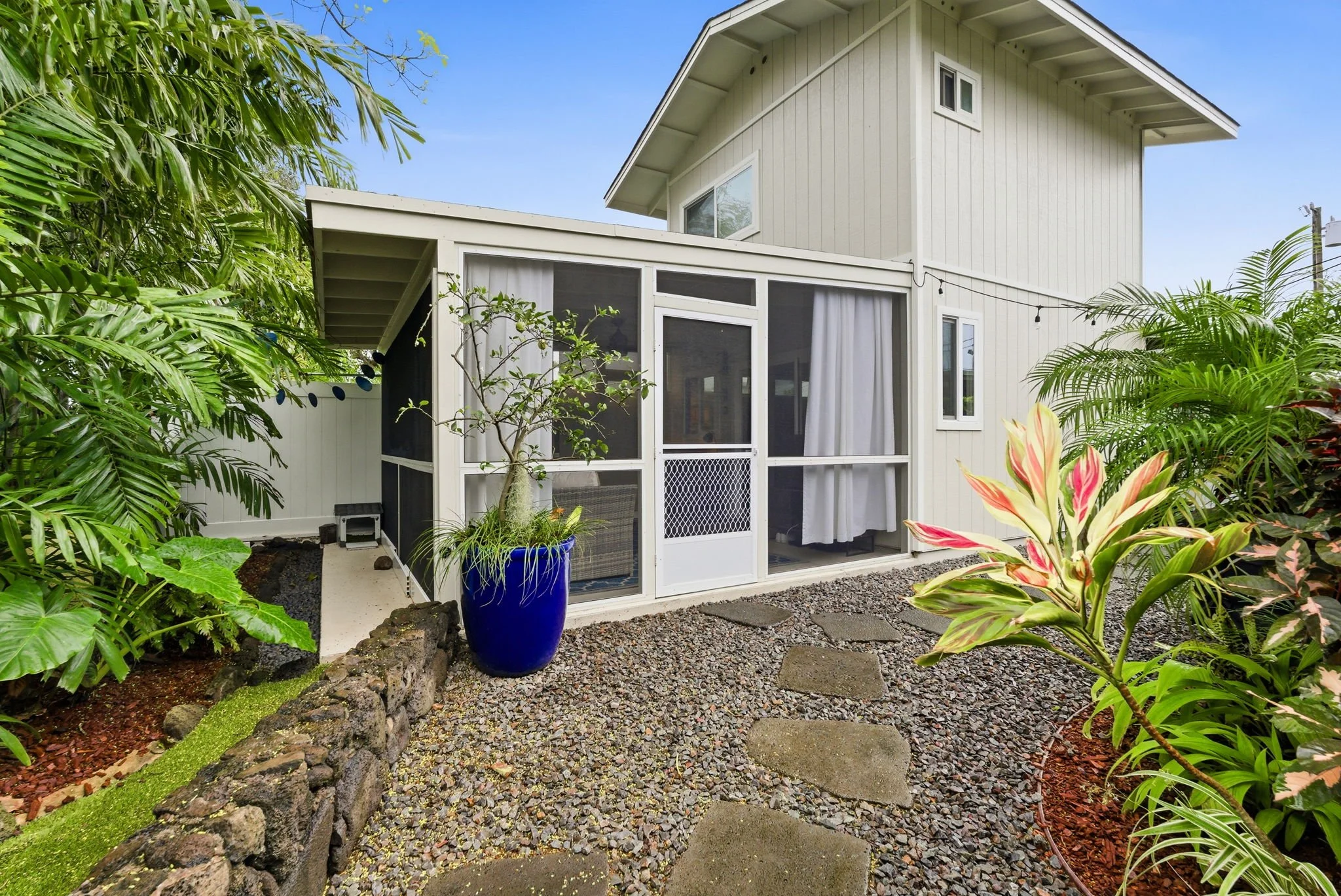 40-web-or-mls-Styron Photo 531 Kaiemi St-1873.jpg