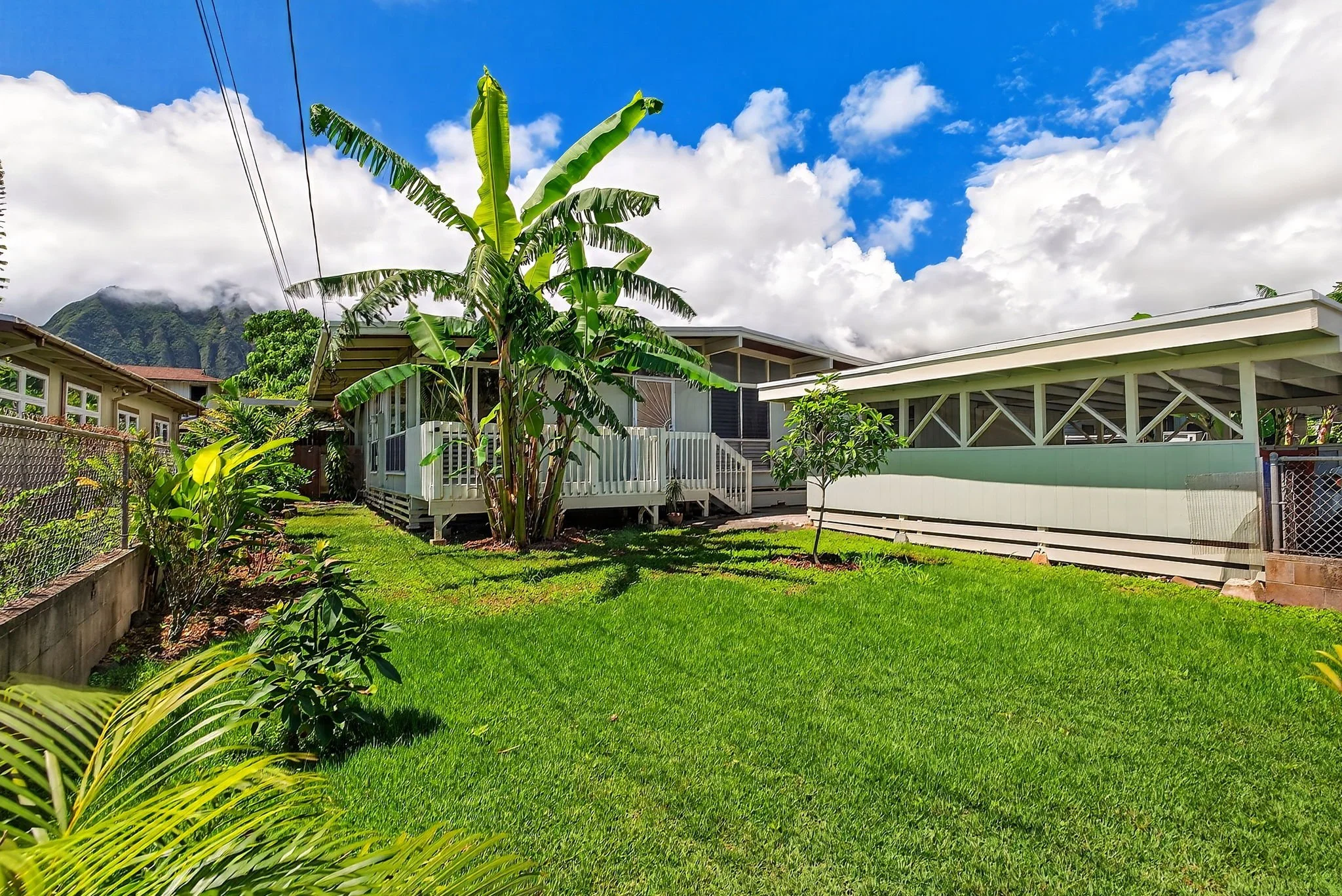 41-1644 KALANIANAOLE HWY ~ Waimanalo