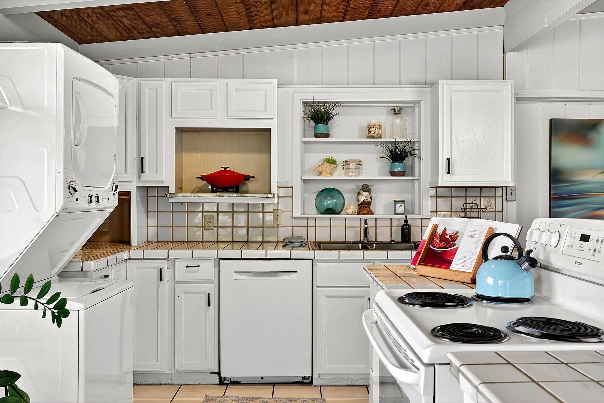 11-web-or-mls-Styron Photo 41-1644 Kalanianaʻole Hwy-6846.jpg