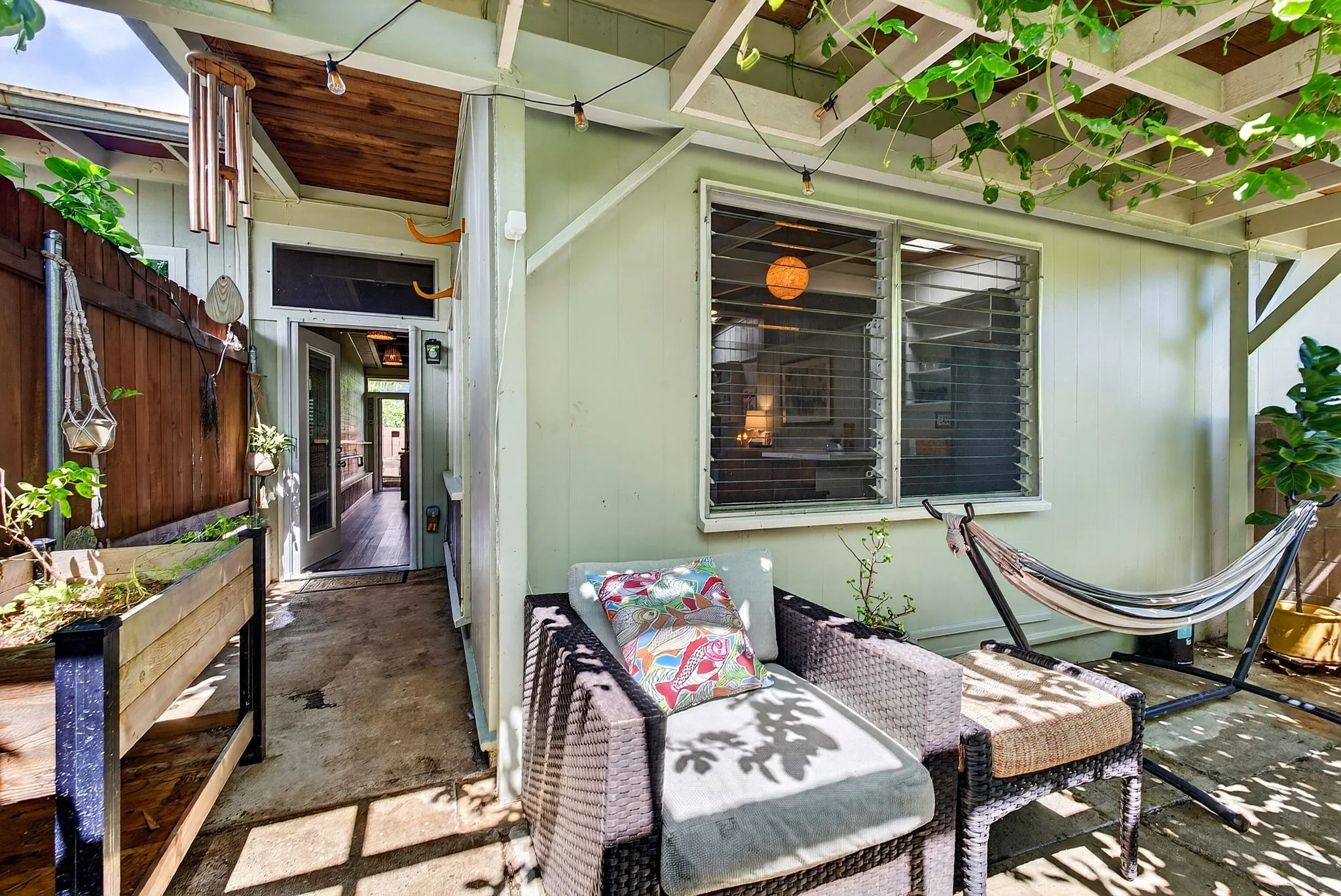 42-web-or-mls-Styron Photo 41-1644 Kalanianaʻole Hwy-7009.jpg