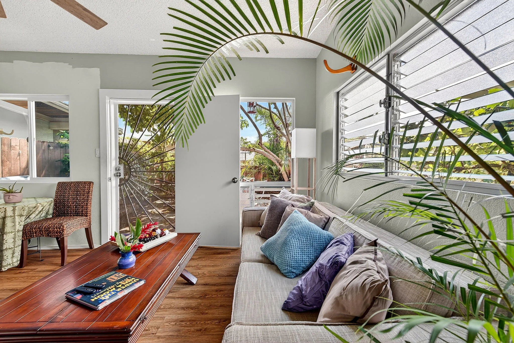 48-web-or-mls-Styron Photo 41-1644 Kalanianaʻole Hwy-7041.jpg