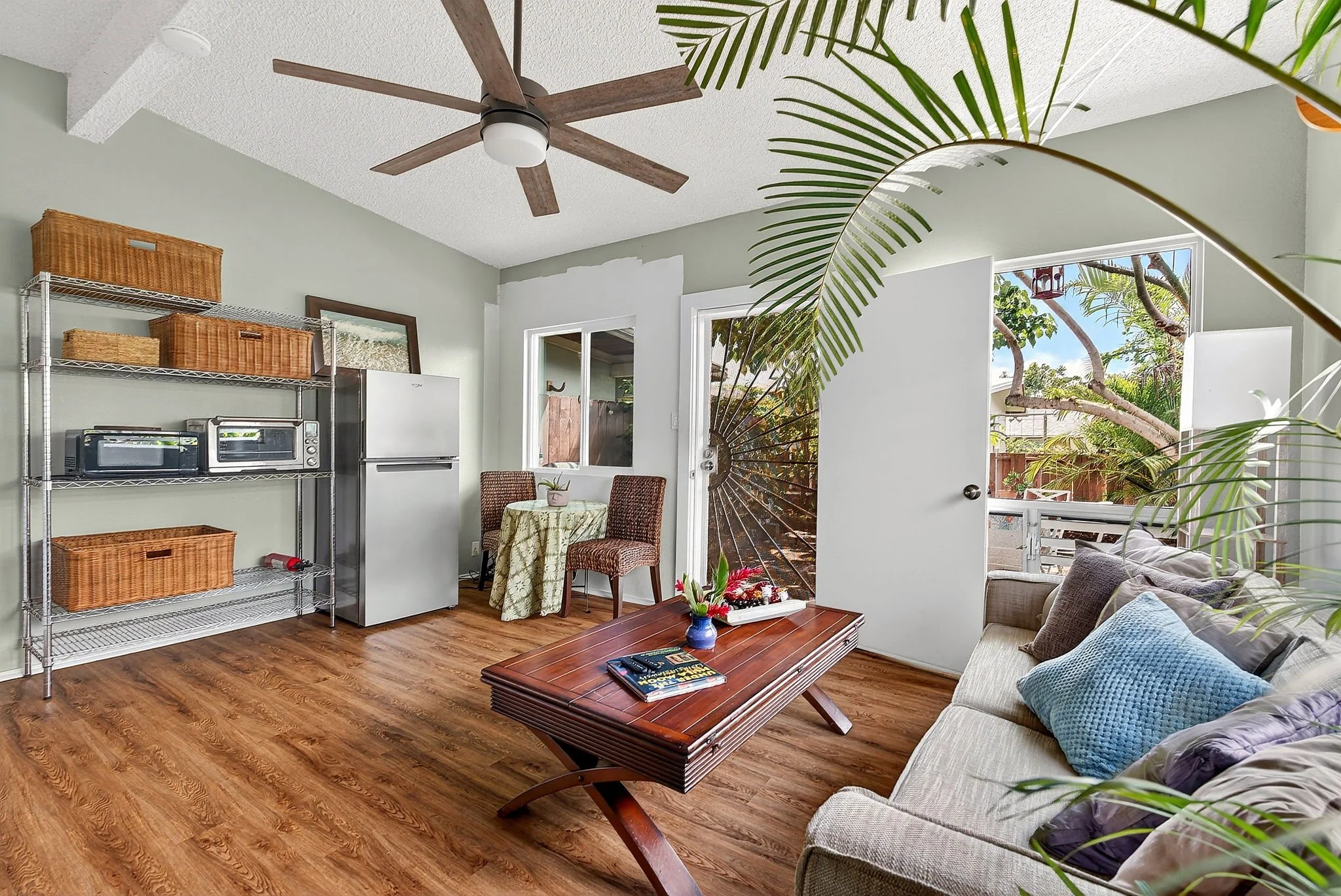 49-web-or-mls-Styron Photo 41-1644 Kalanianaʻole Hwy-7042.jpg