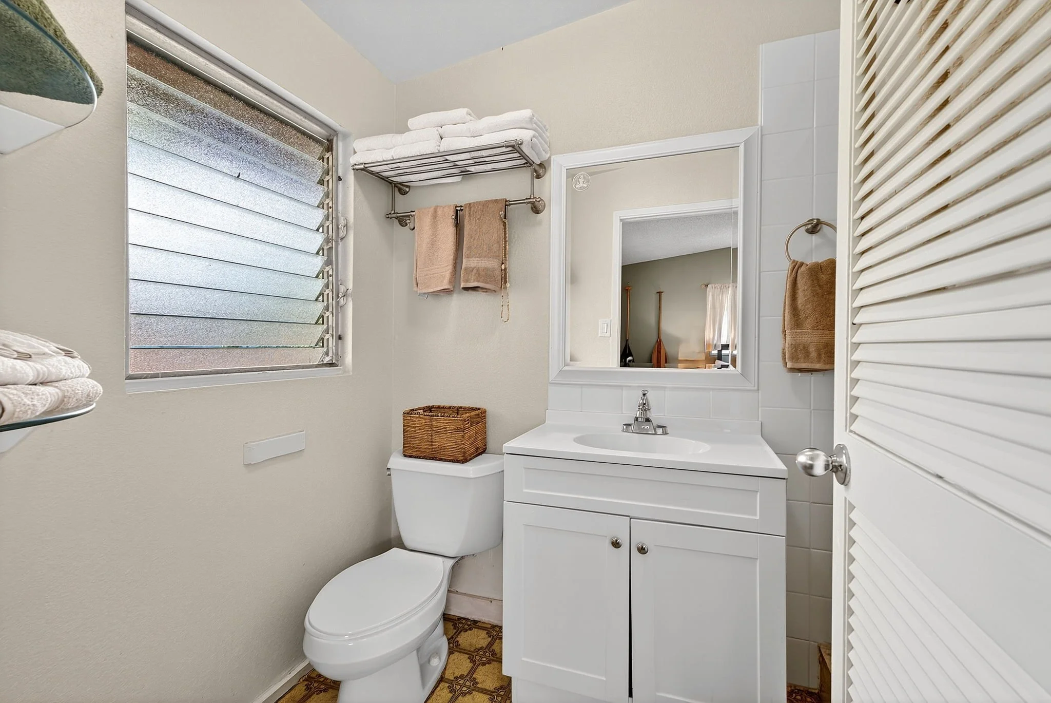 53-web-or-mls-Styron Photo 41-1644 Kalanianaʻole Hwy-7062.jpg