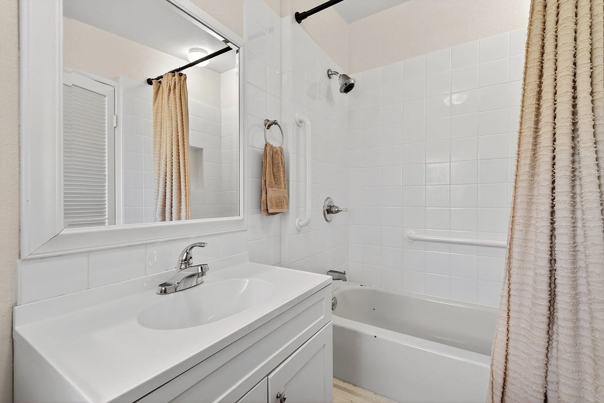54-web-or-mls-Styron Photo 41-1644 Kalanianaʻole Hwy-7067.jpg