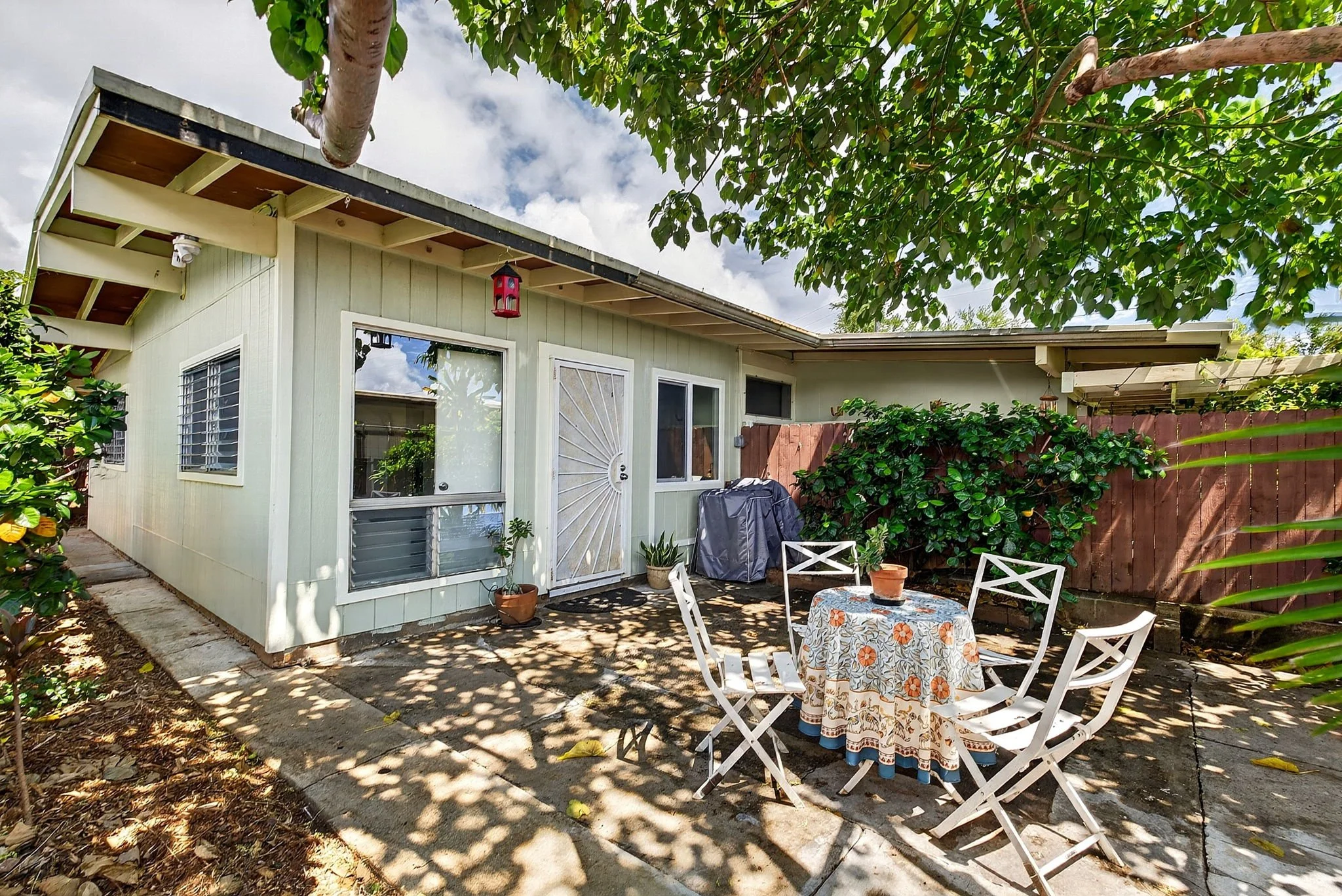55-web-or-mls-Styron Photo 41-1644 Kalanianaʻole Hwy-7074.jpg