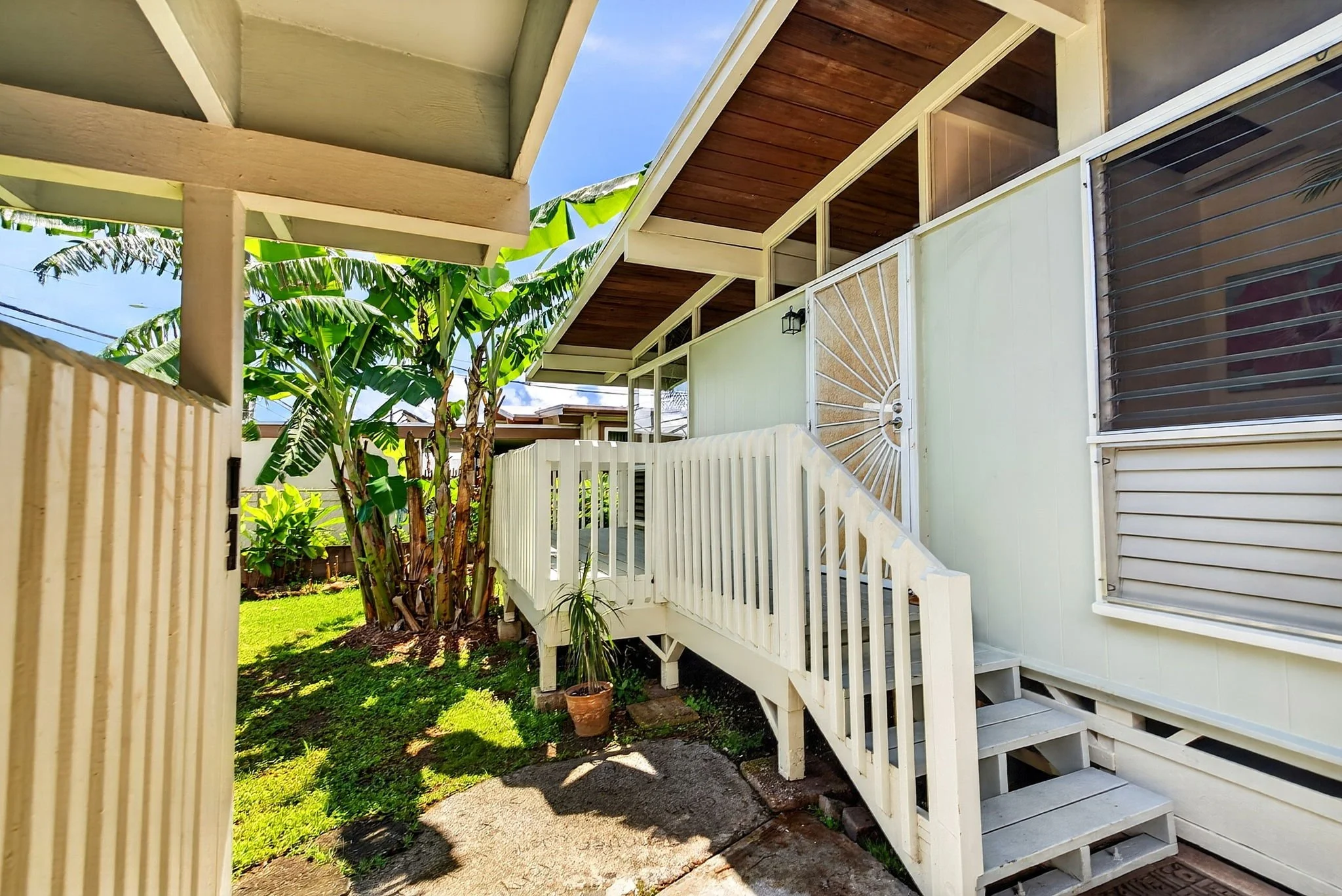59-web-or-mls-Styron Photo 41-1644 Kalanianaʻole Hwy-7085.jpg