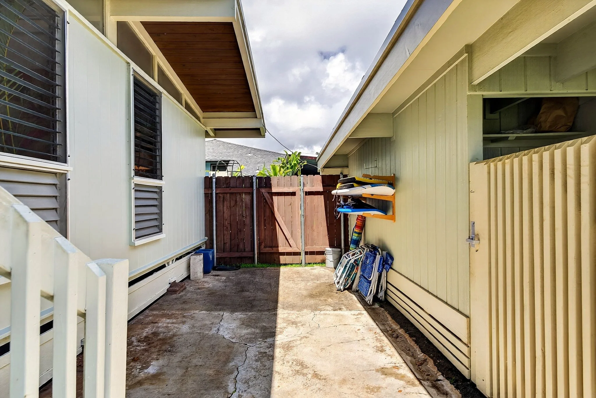 60-web-or-mls-Styron Photo 41-1644 Kalanianaʻole Hwy-7088.jpg