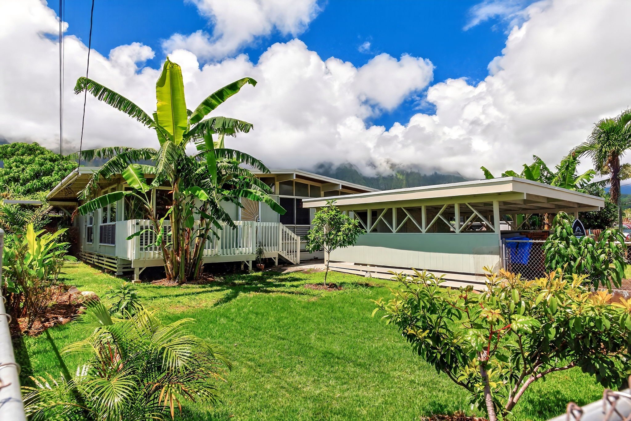 64-web-or-mls-Styron Photo 41-1644 Kalanianaʻole Hwy-7102.jpg