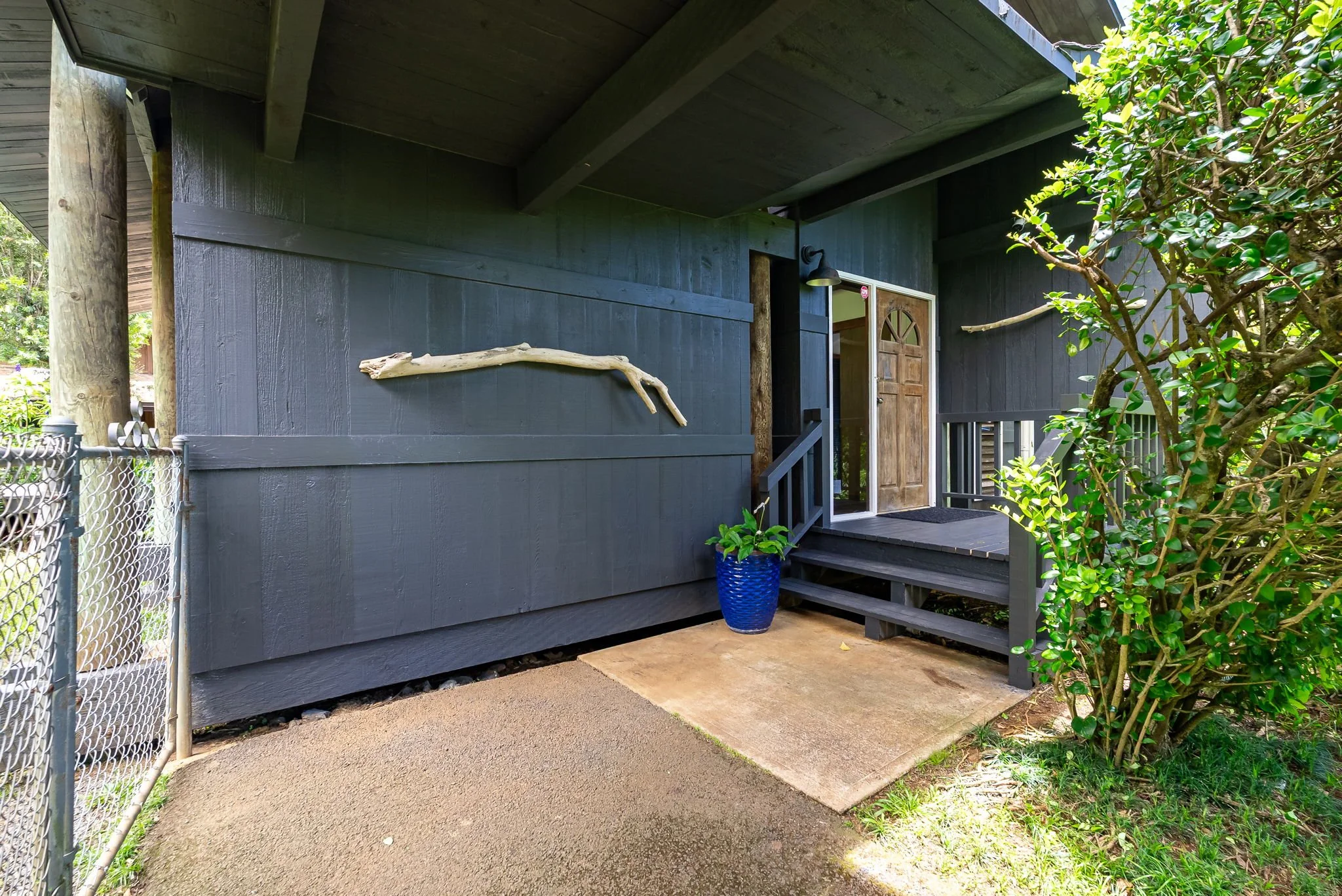 42-web-or-mls-Styron Photo 47-585 Ahuimanu Rd-2012.jpg