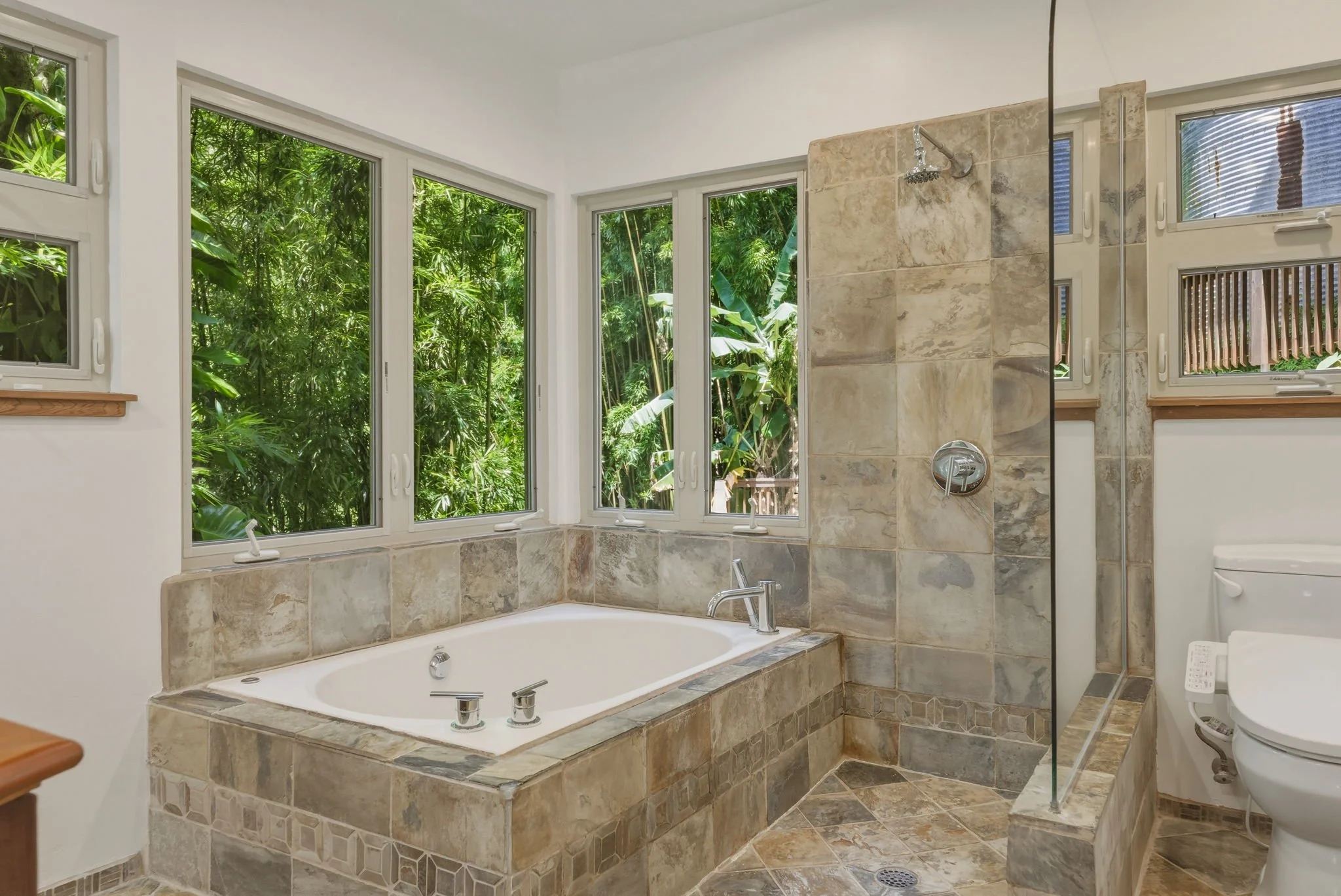 31-web-or-mls-Styron Photo 4142 Round Top Dr-2403.jpg