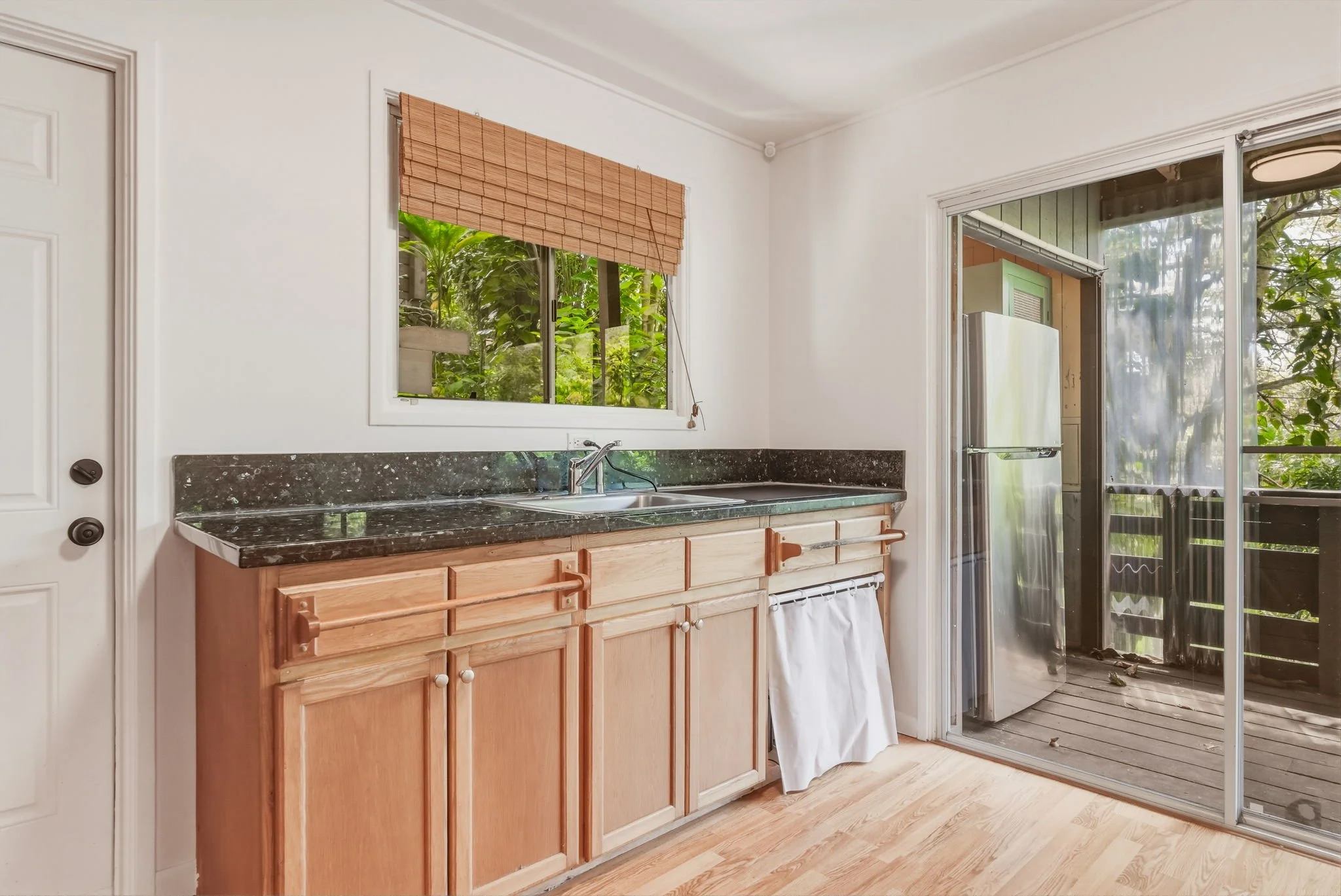 20-web-or-mls-Styron Photo 4142 Round Top Dr-2348.jpg