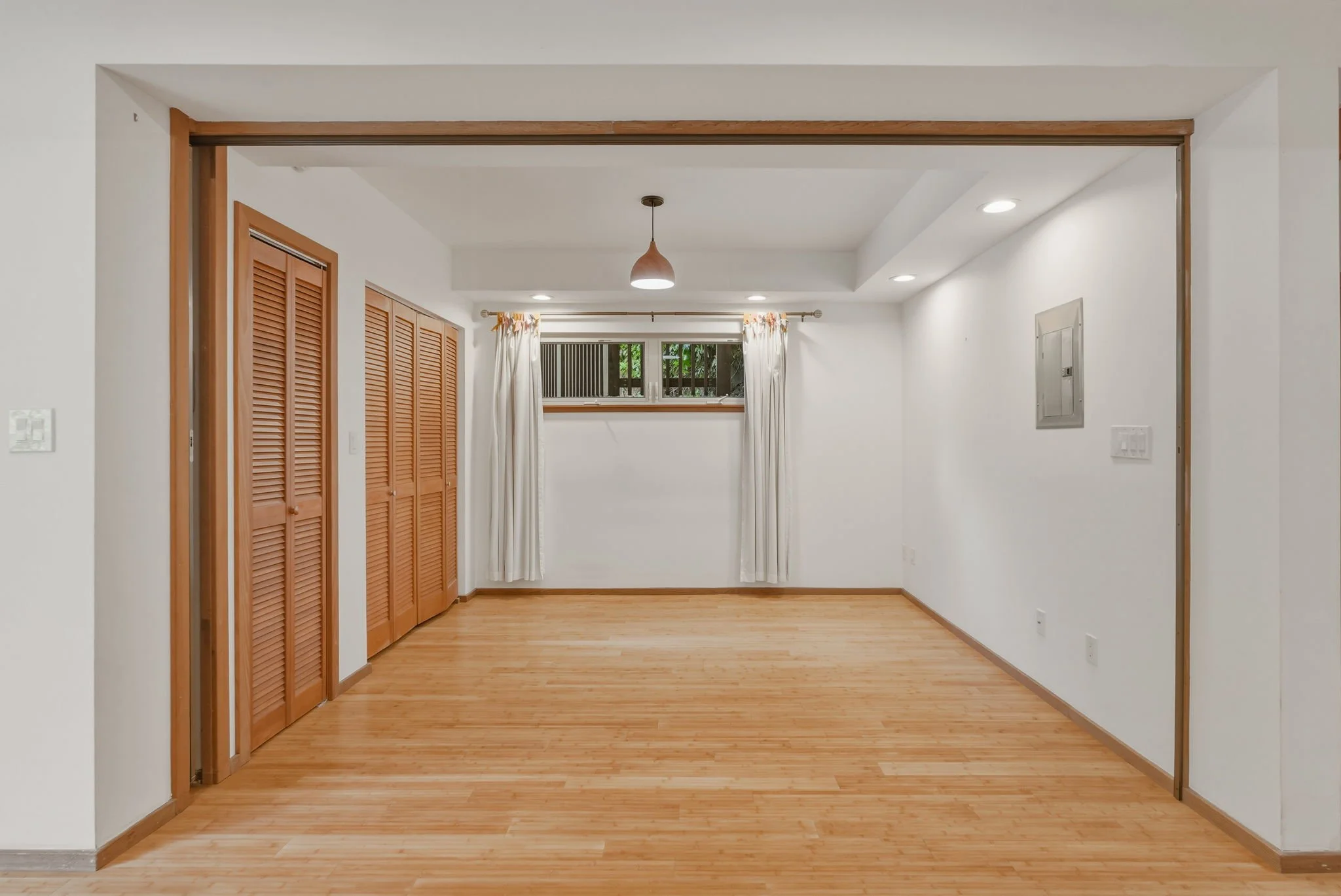 28-web-or-mls-Styron Photo 4142 Round Top Dr-2388.jpg