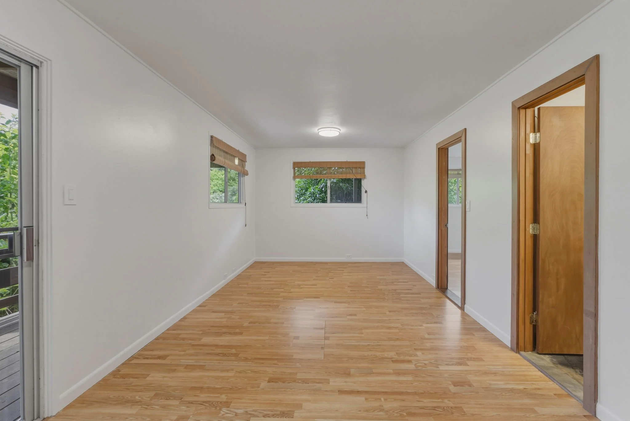 16-web-or-mls-Styron Photo 4142 Round Top Dr-2328.jpg