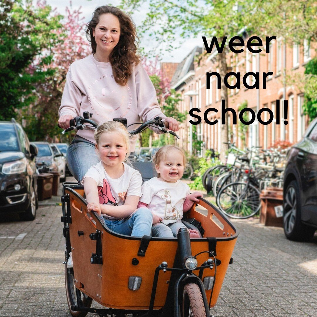 Hier is het vandaag weer de eerste dag van het nieuwe schooljaar. 

Onze oudste van 4 had er zin in. Ze voelt zich duidelijk al groot in haar groep 2.

Ik bracht haar met plezier en trots naar het schoolplein. Ook ik voel me als moeder op school zove