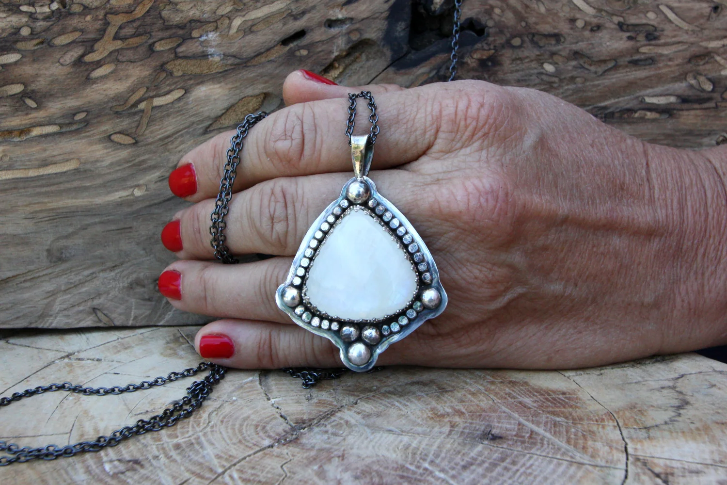 Oxidized_Sterling_Moonstone_Pendant_3792.jpg