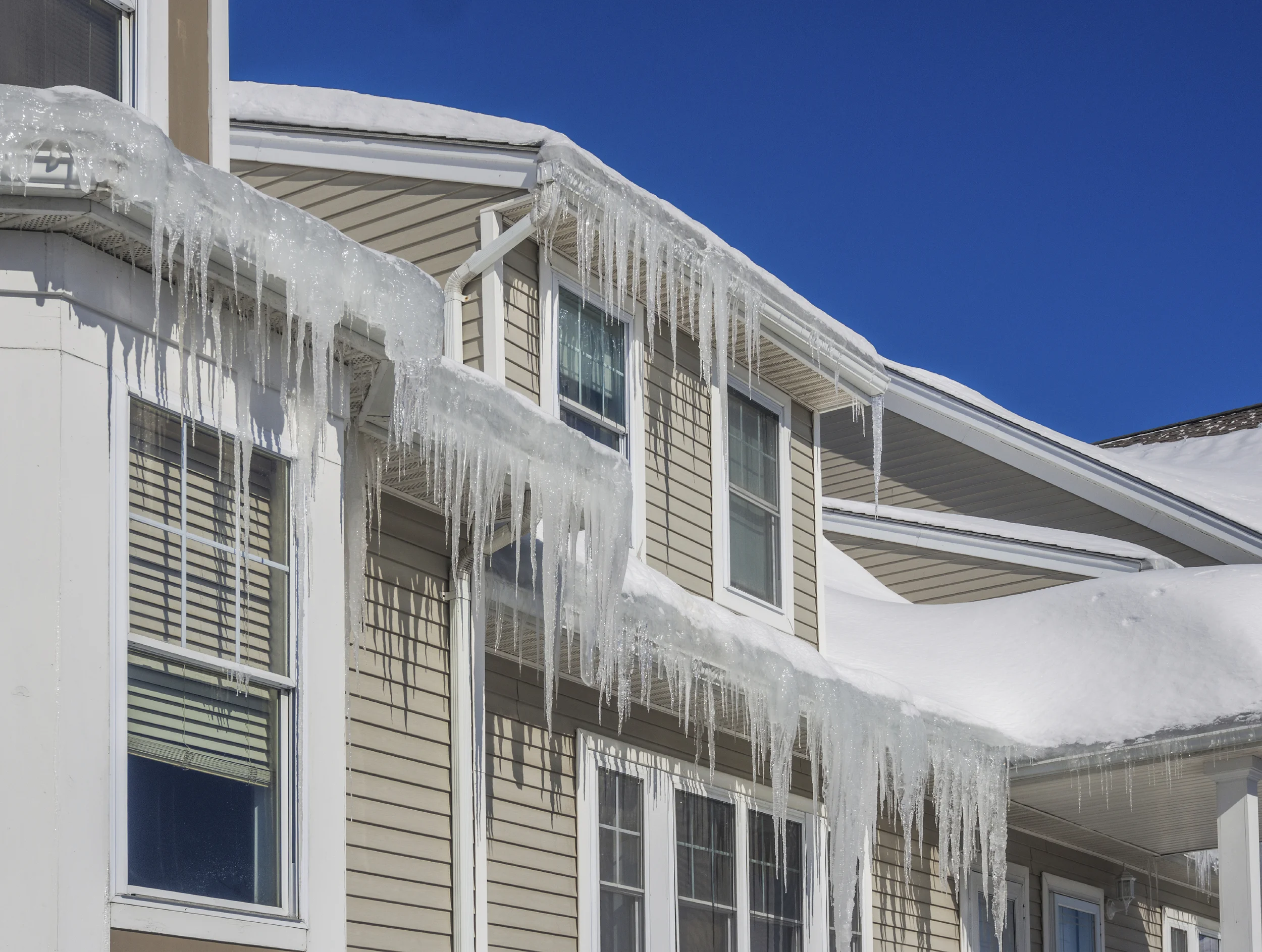 Rands Roofing has professional equipment to remove ice dams quickly and safely without damage to your existing roofing or rain gutters.