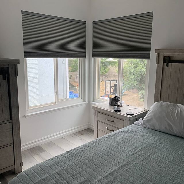 Portrait Honeycomb Shades - 9/16&quot; Single Cell

JMR BLINDS

Versatile, Energy Efficient, Unmistakably Norman&reg;

With rich materials, and an even richer history, our Portrait&trade; Honeycomb Shades feature award-winning designs, exclusive opti