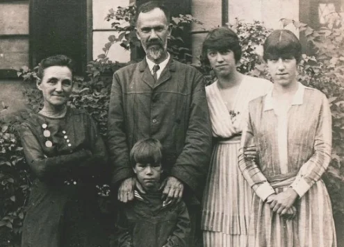 Lady Science no. 39: "Power to Disrupt and Power to Sustain" 