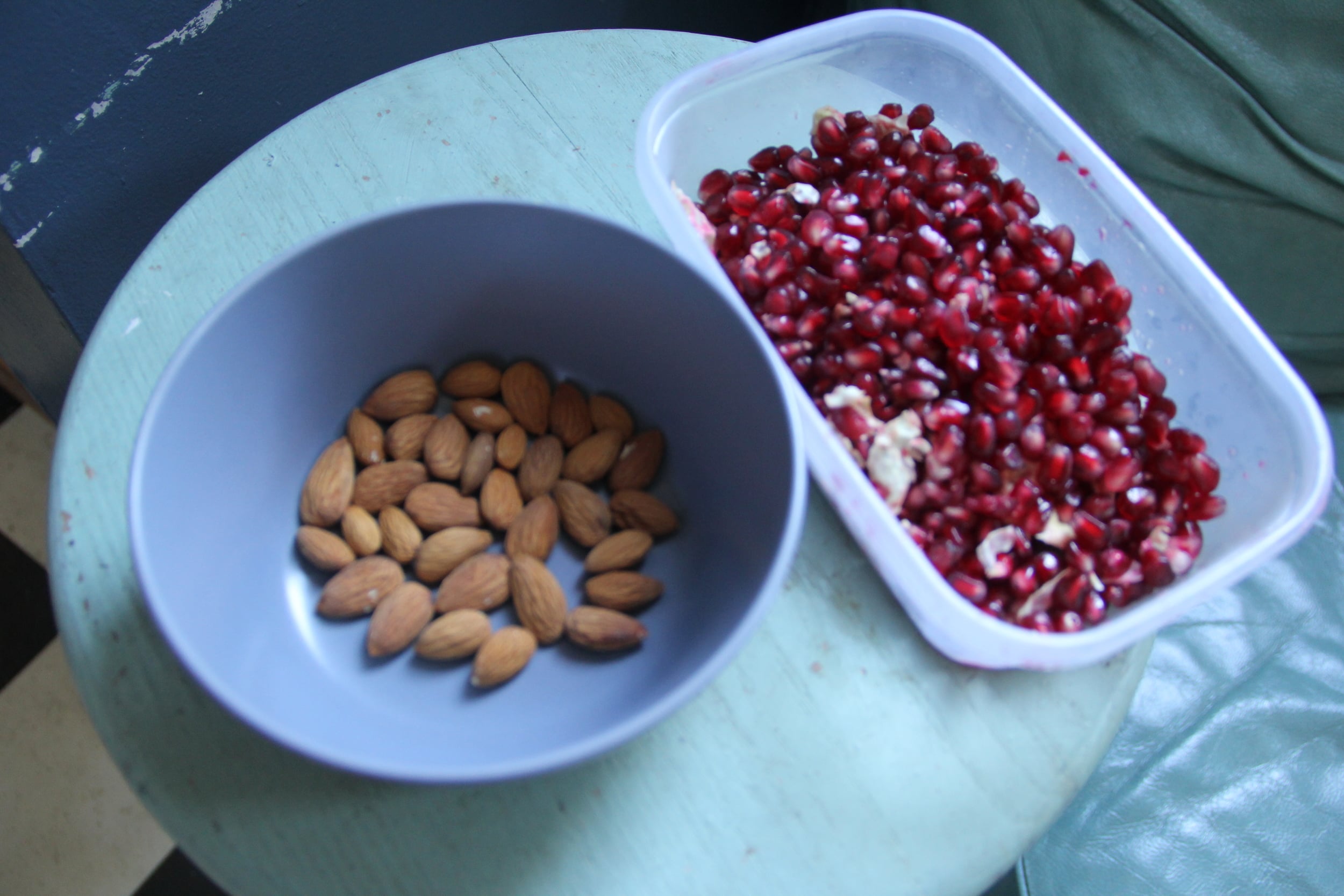 I break up the pomegranate at the start of the week. Then it's ready, and breakfast is easy.