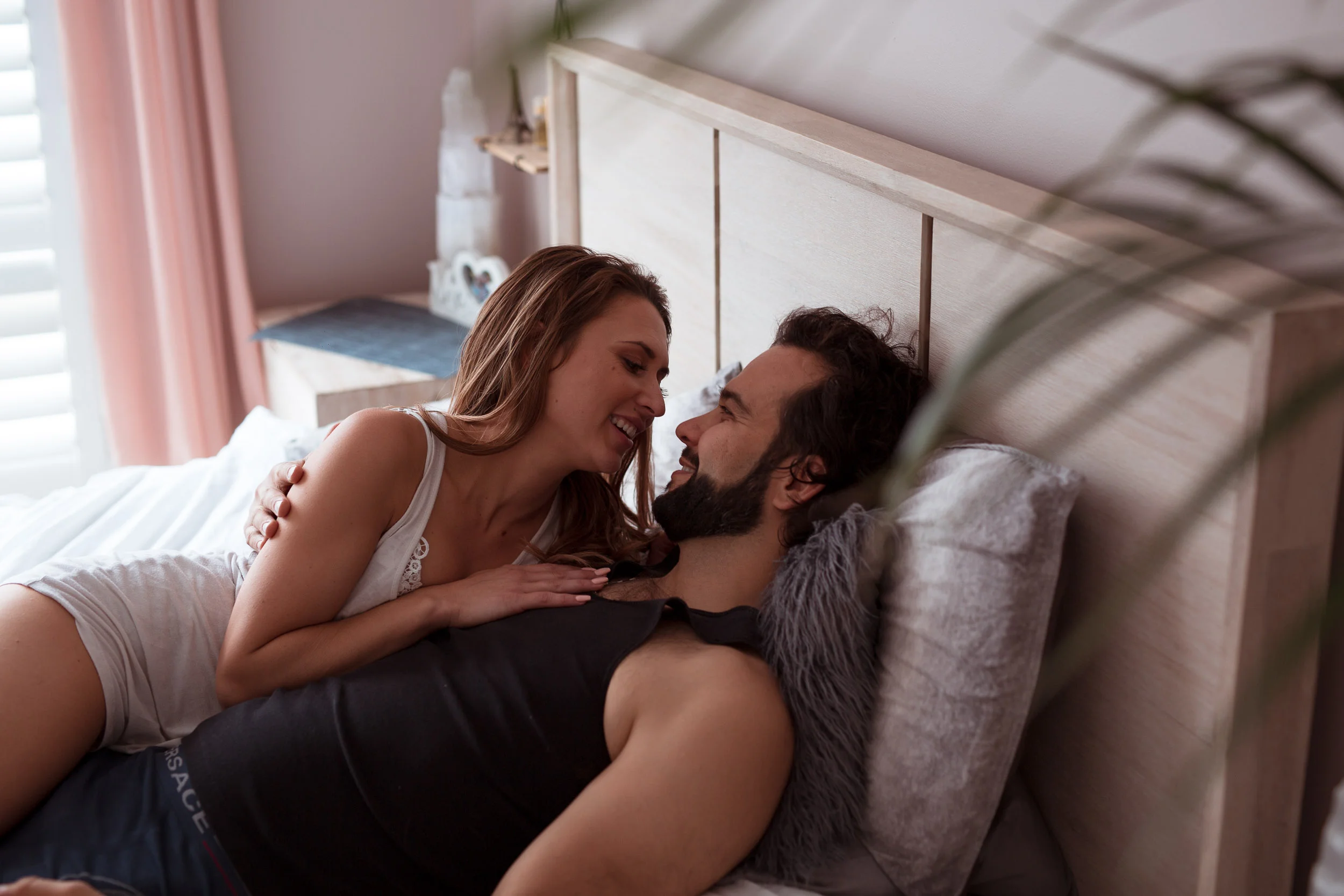 joe-brn-squarespace-2500px-renee-iggy-in-home-sesh-1975.jpg