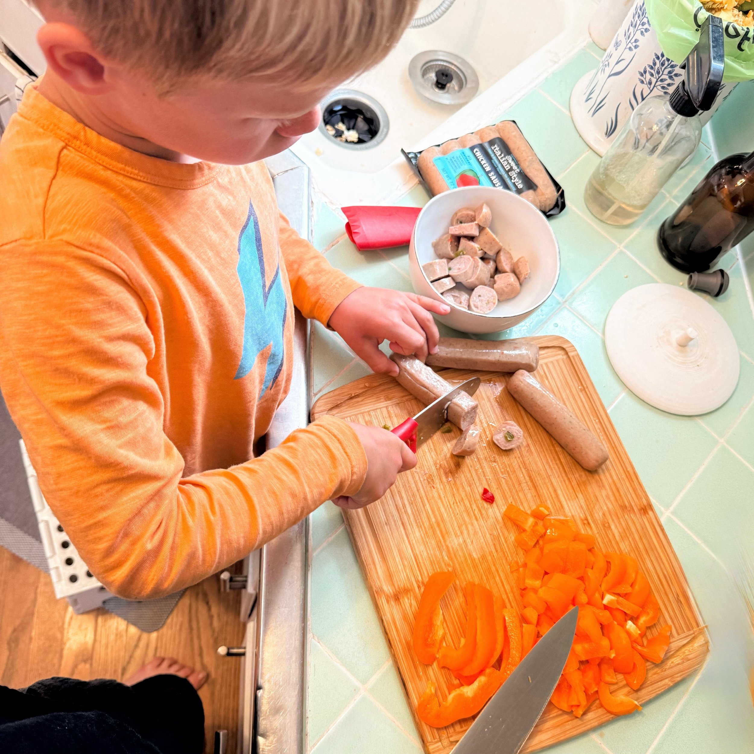 Cooking with my sous chef 🧑&zwj;🍳 

#CookingWithKids
#KidsInTheKitchen
#HealthyEating
#HealthyKids
#FamilyMeals