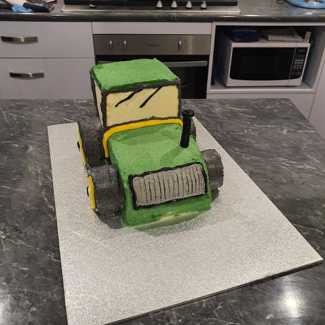 The Tractor Cake!

Recently, I created a tractor cake for my friend who is not only is my Town Planning mentor, he is also a Farmer and over all amazing guy.

We celebrated Josh's 31st in the office with cake, decorations and an delicious lunch. 

Bi