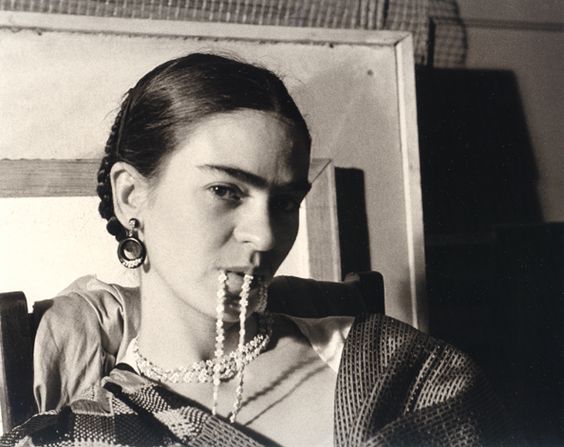 Frida Kahlo feature – BresicWhitney blog | Photo: Lucienne Bloch