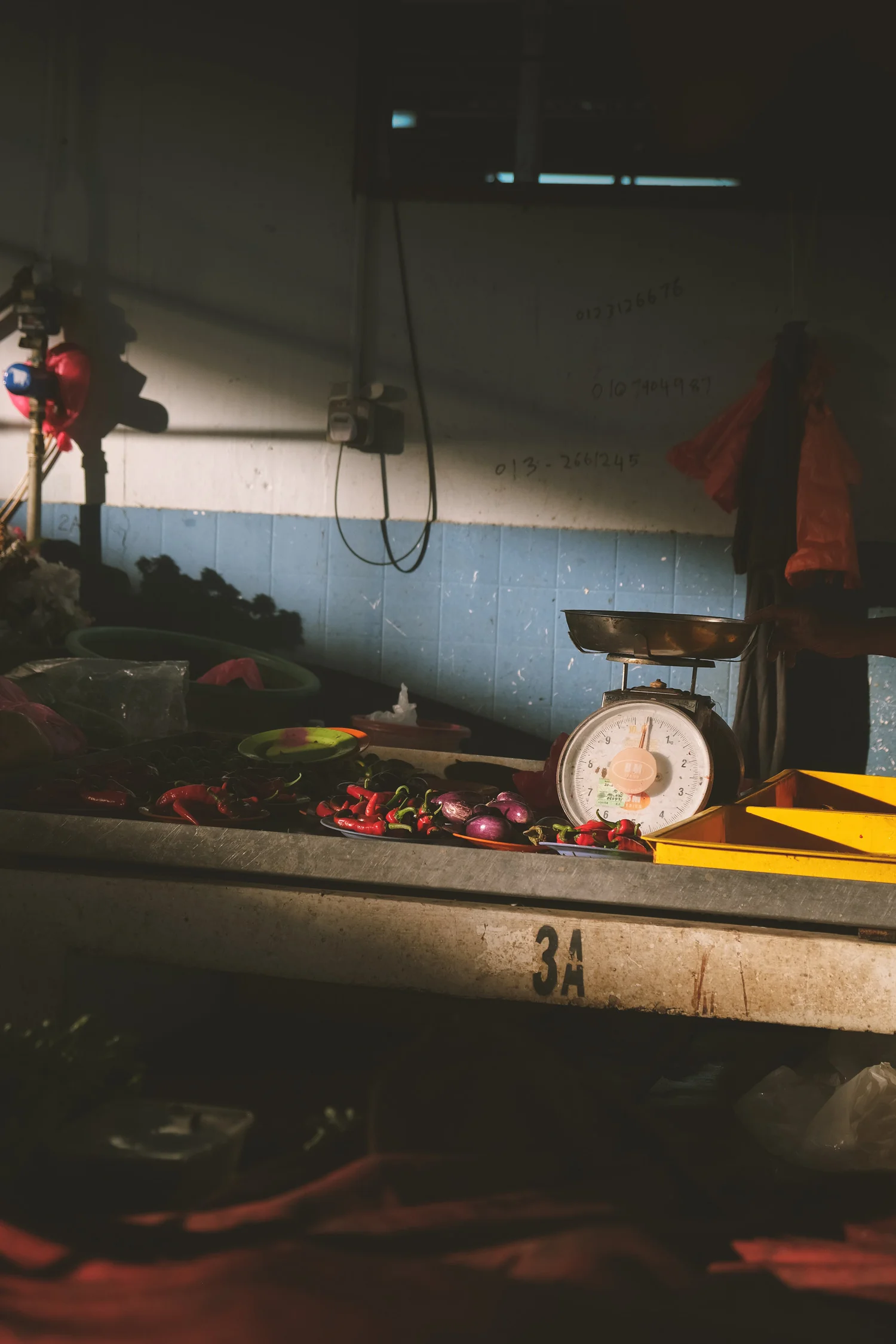 a quiet moment at the busy market