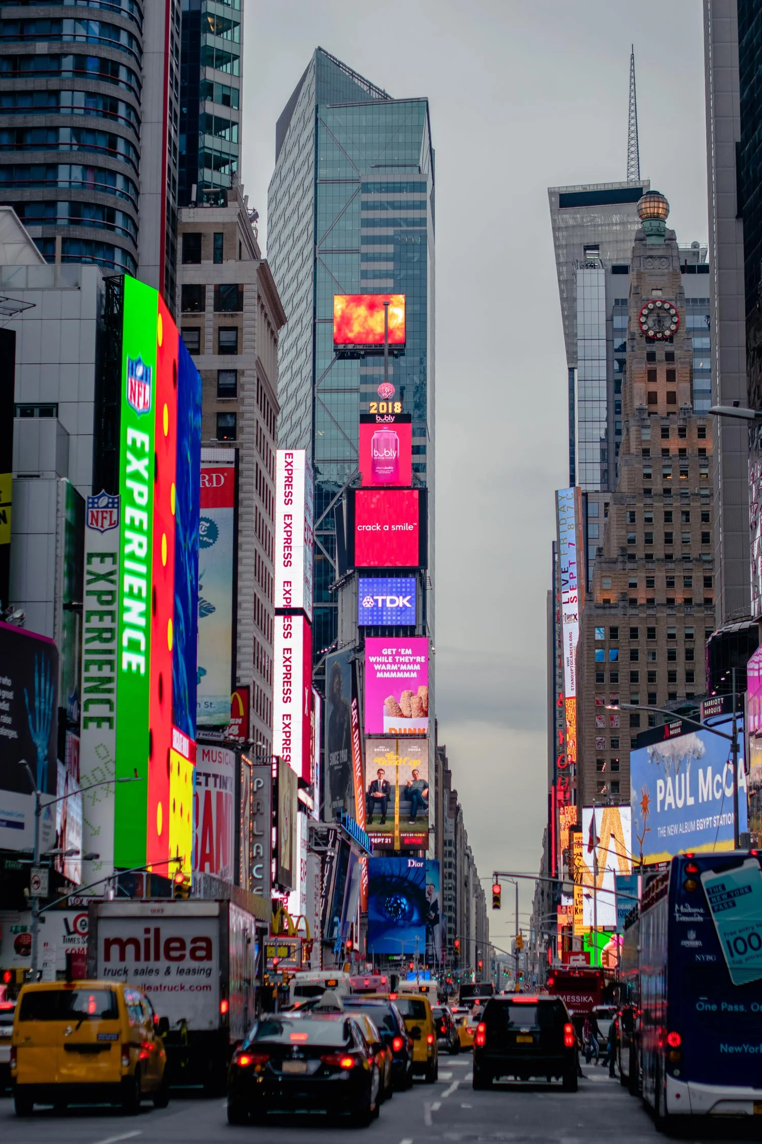 Times_Square_New_York_City_2018_Ruo_Ling_Lu.jpg