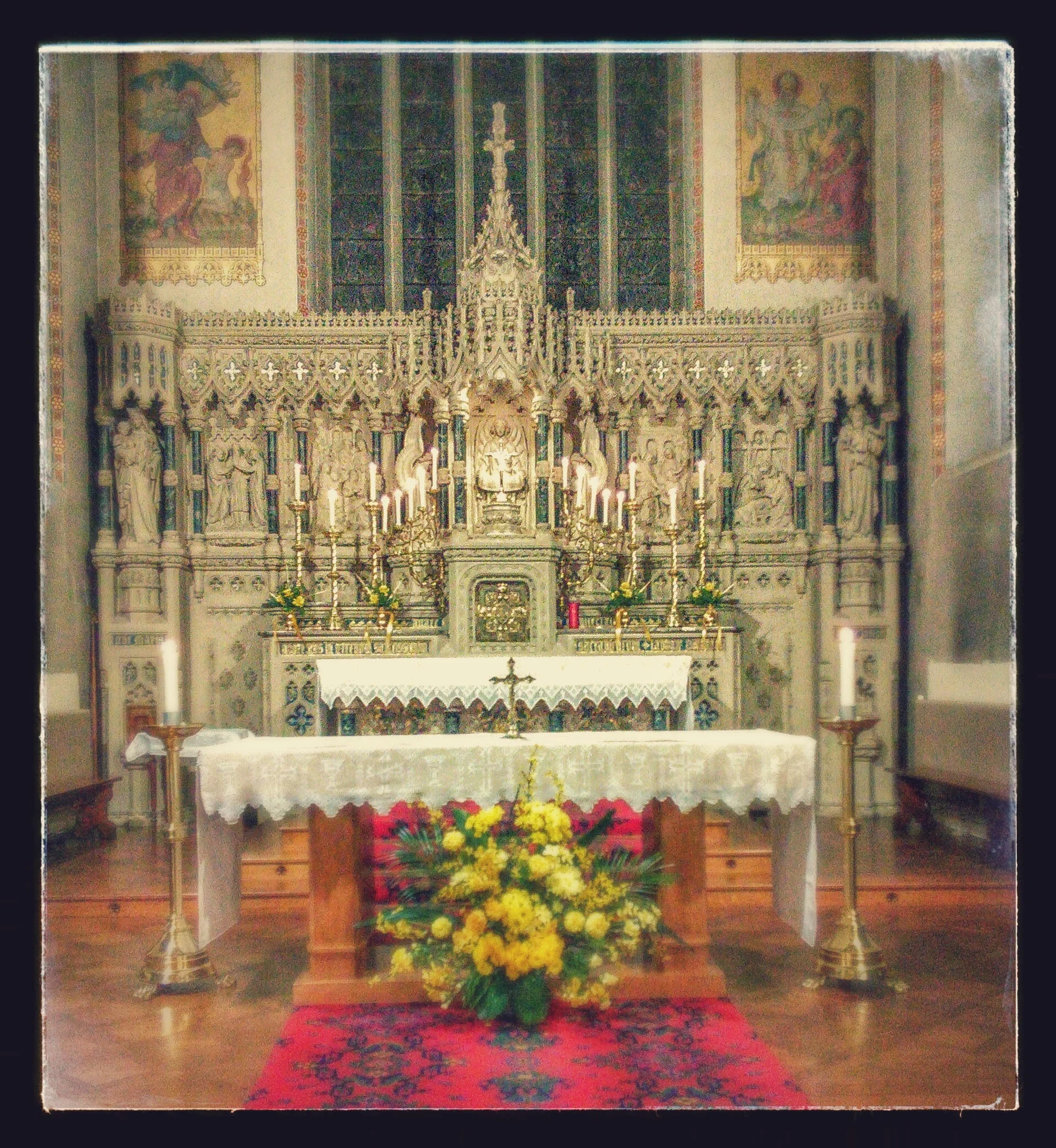 At Easter, the Church looks resplendent in gold!