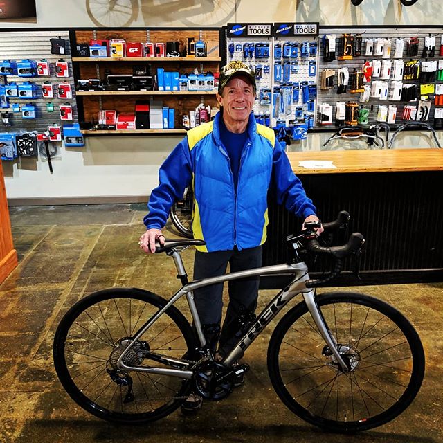 New bike day for Bill! He is rocking the @trekbikes Domane SL 6 Disc, ready for those long rides!
Congrats Bill!
.
.
#newbikeday #timetoride #trek #roadbike #domane #shimano