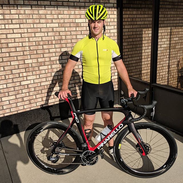 Congrats Will on your new @pinarello_official F10 with the all new @sramroad AXS 12 speed eTap!
.
.
.
.
#roadbike #etap #sram #sramaxs #envecomposites #enve #rad #🚴 #newbikeday #timetoride