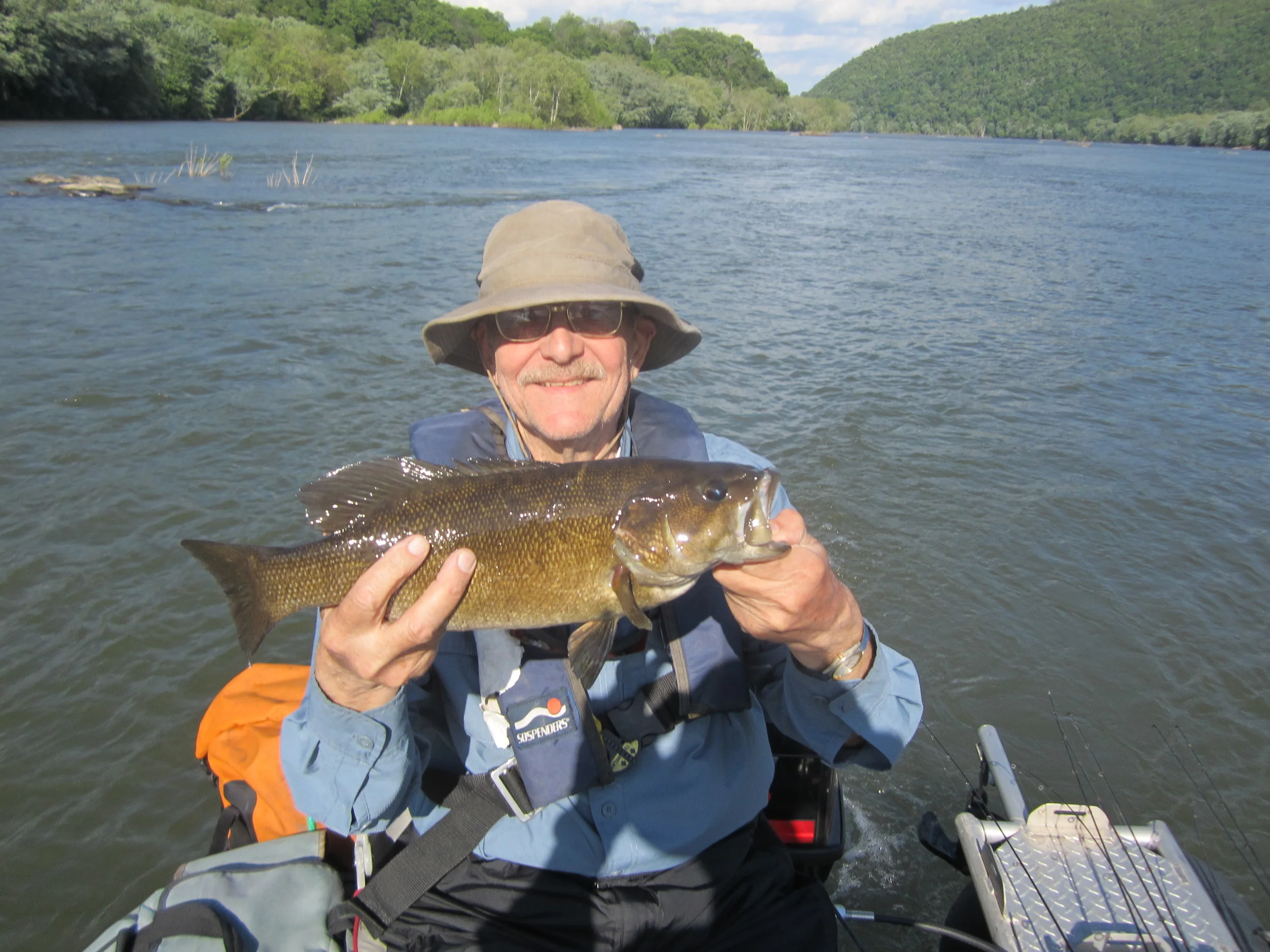 5-13-2016_Noel_19_inch_Smallie-1.jpg