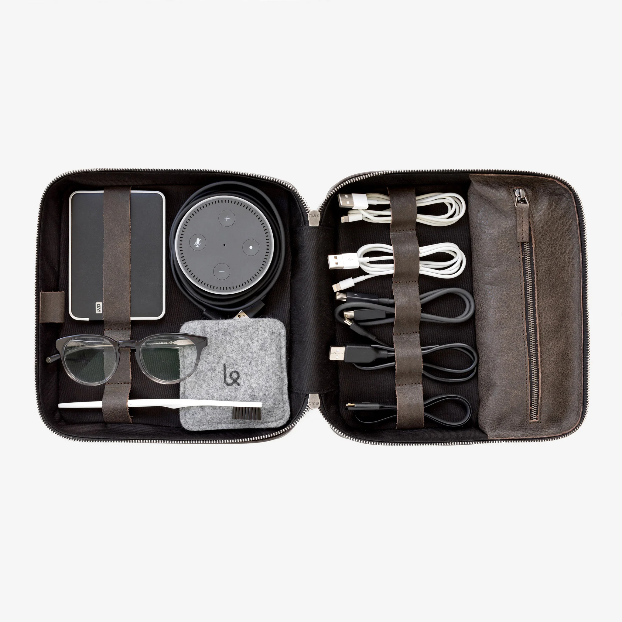 gift idea for him: tech dopp kit